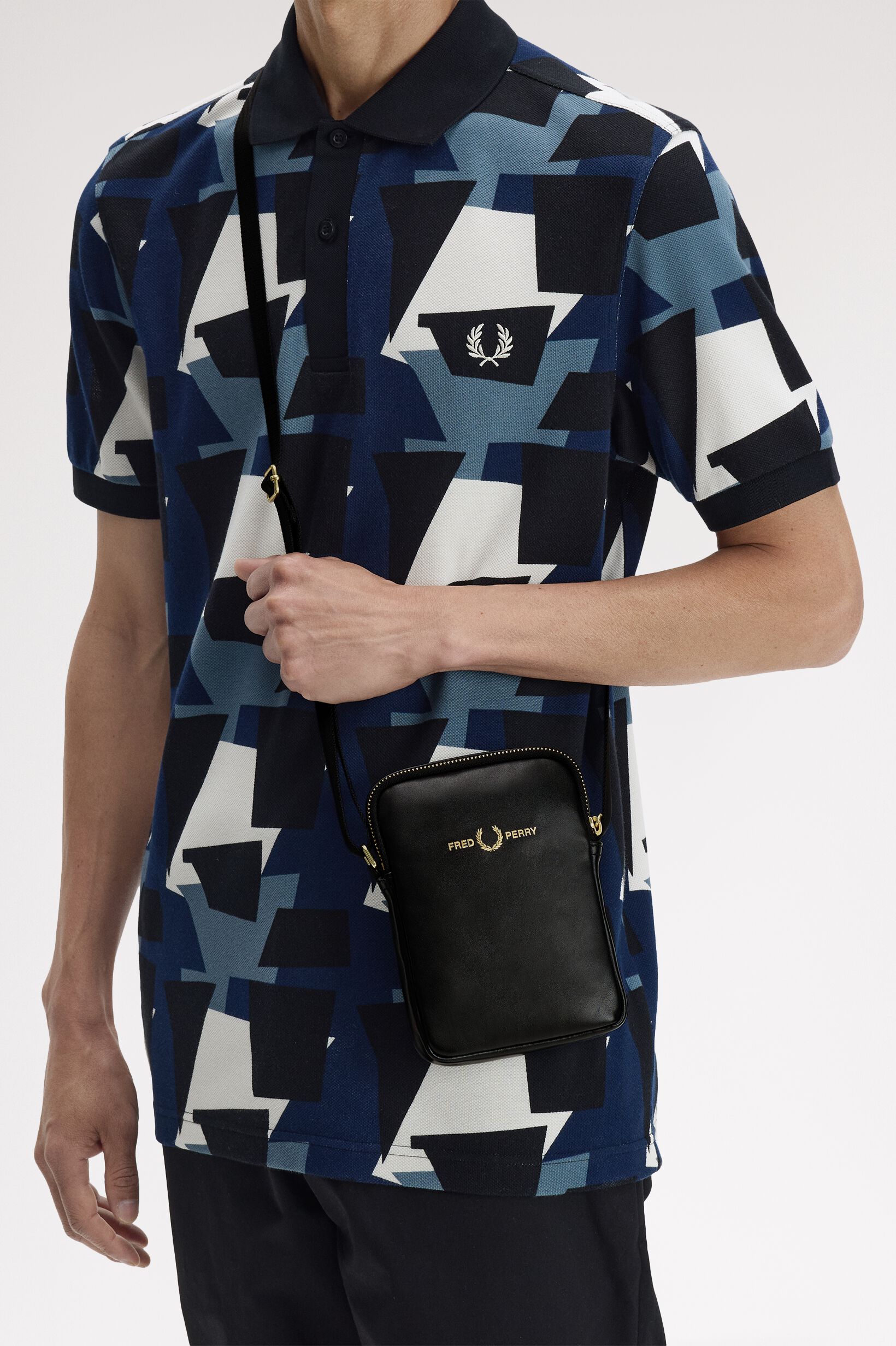 FRED PERRY 「Smooth Leather Small Side Bag」|ショルダー・メッセンジャー|