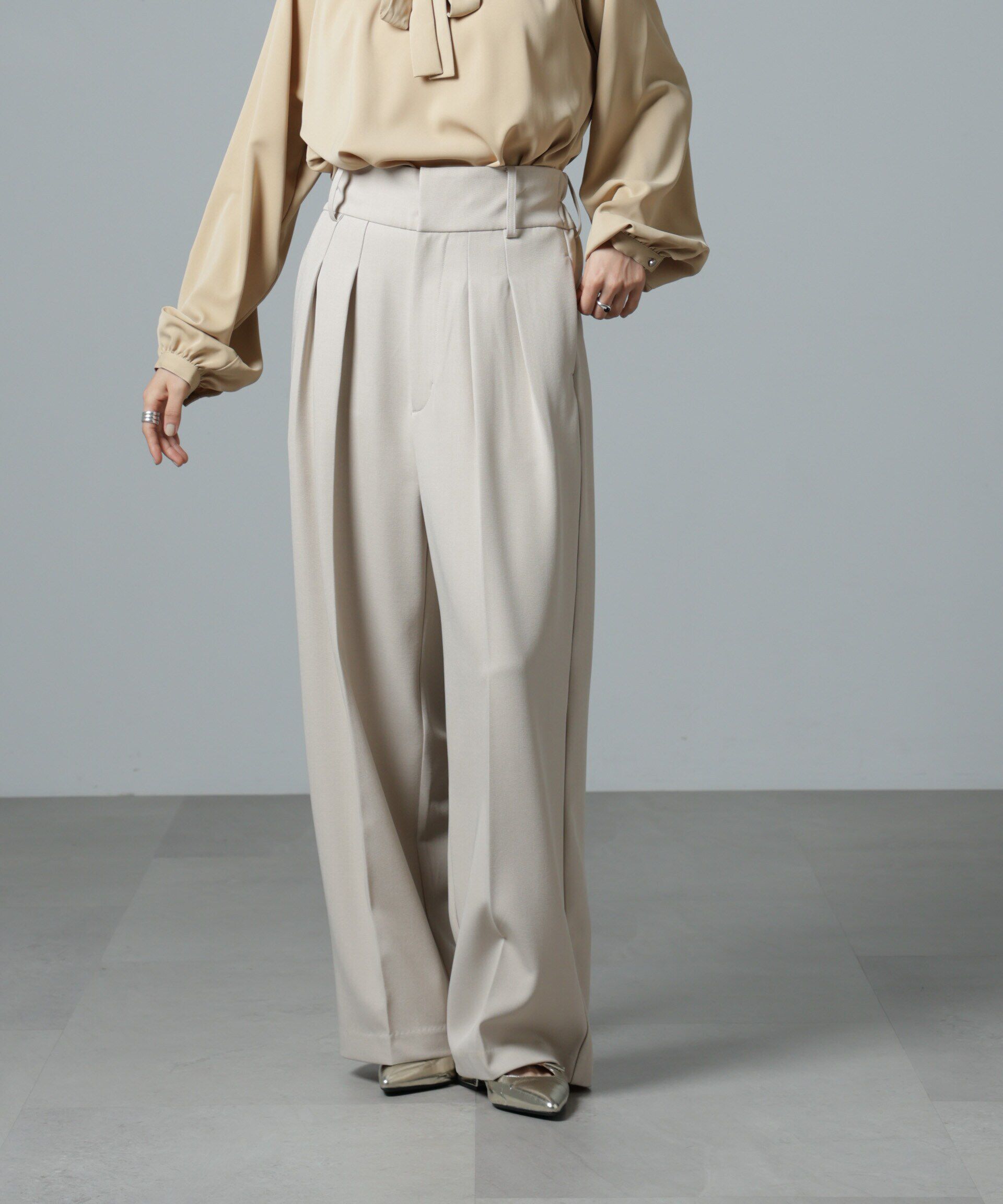 nano･universe「ハイウエスト2タックワイドパンツ」|チノ|