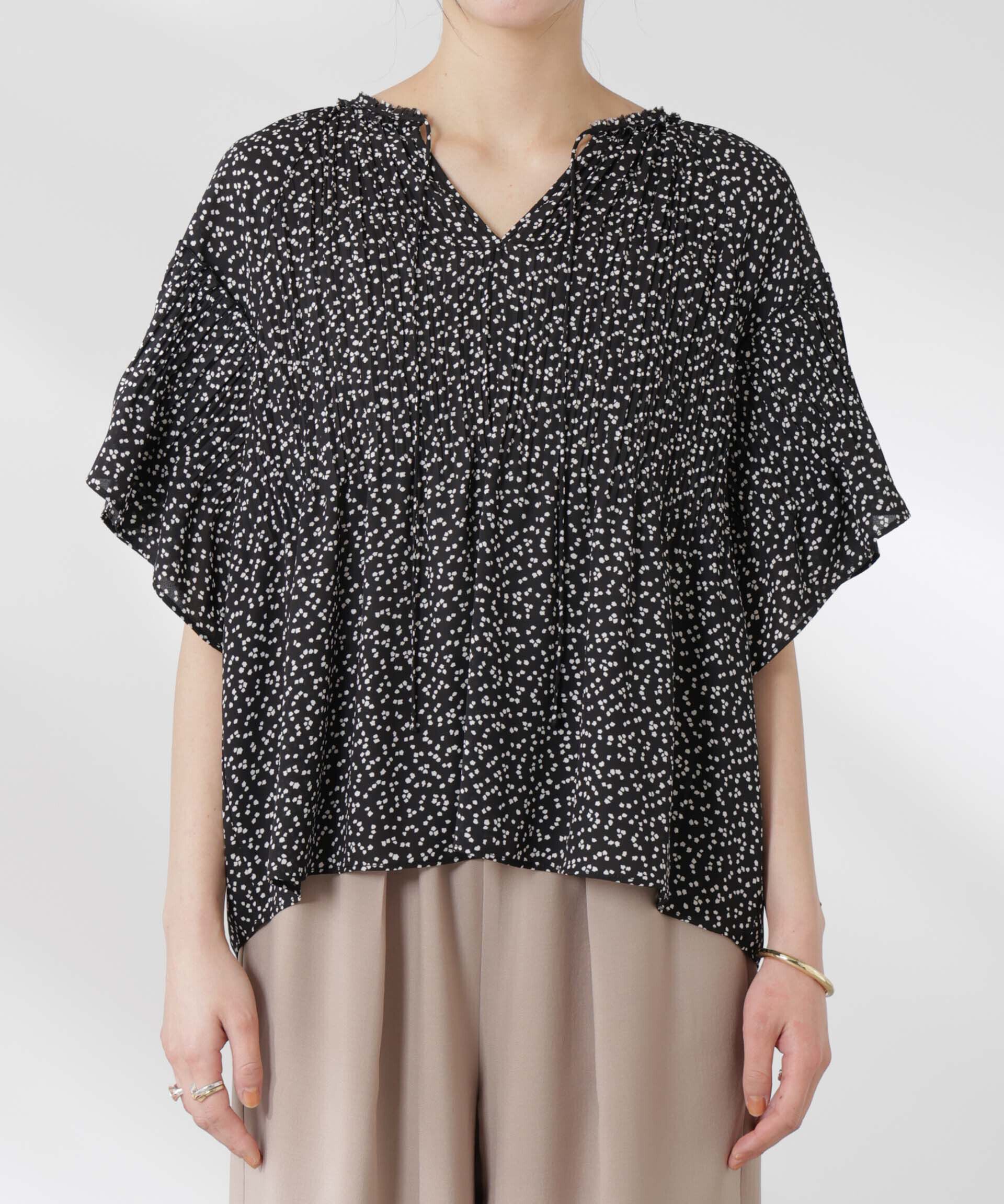 nano･universe「ランダムドットプリーツブラウス」|シャツ・ブラウス|