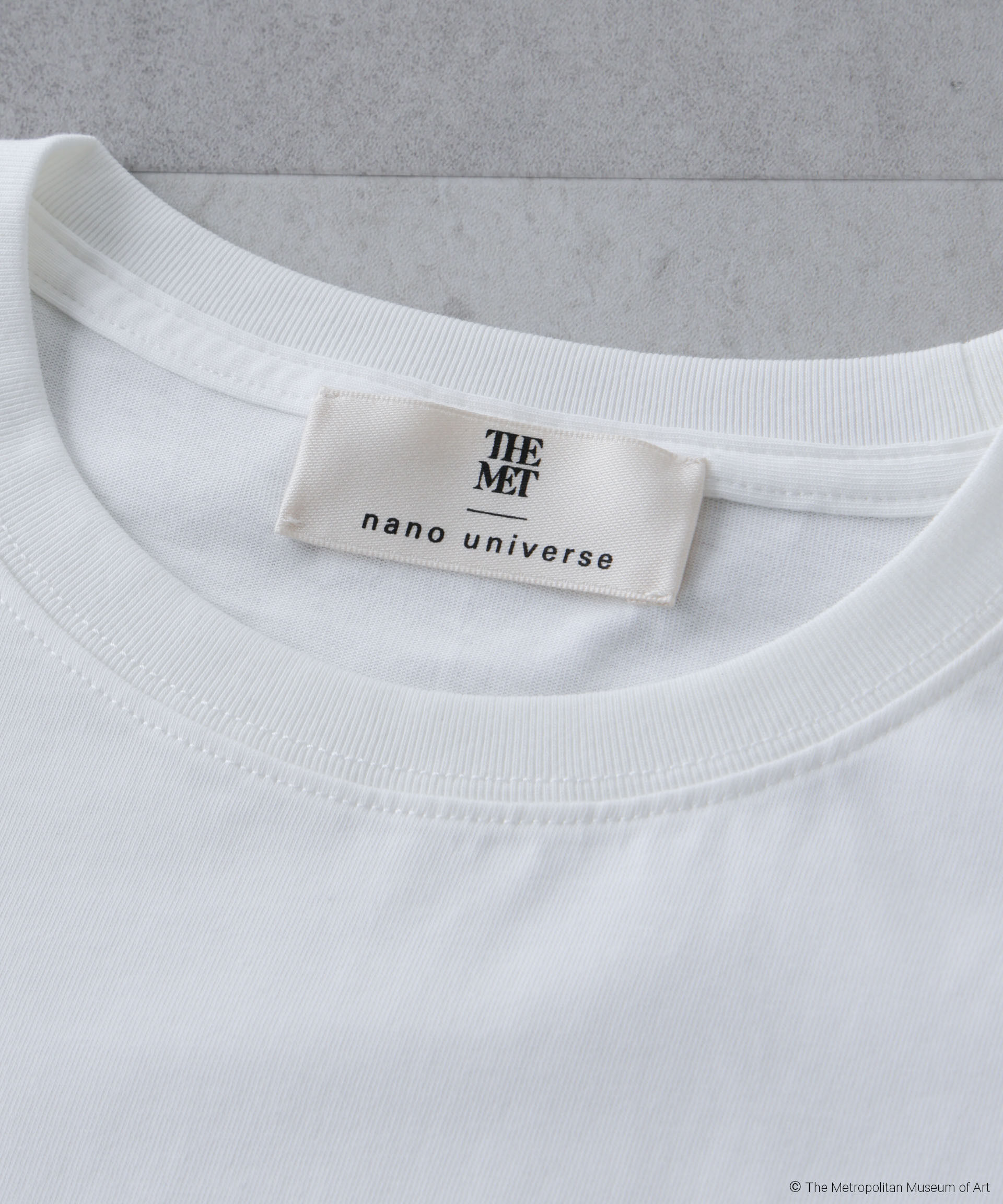 nano･universe「The Met 別注ロゴプリントTシャツ」|Tシャツ・カットソー|
