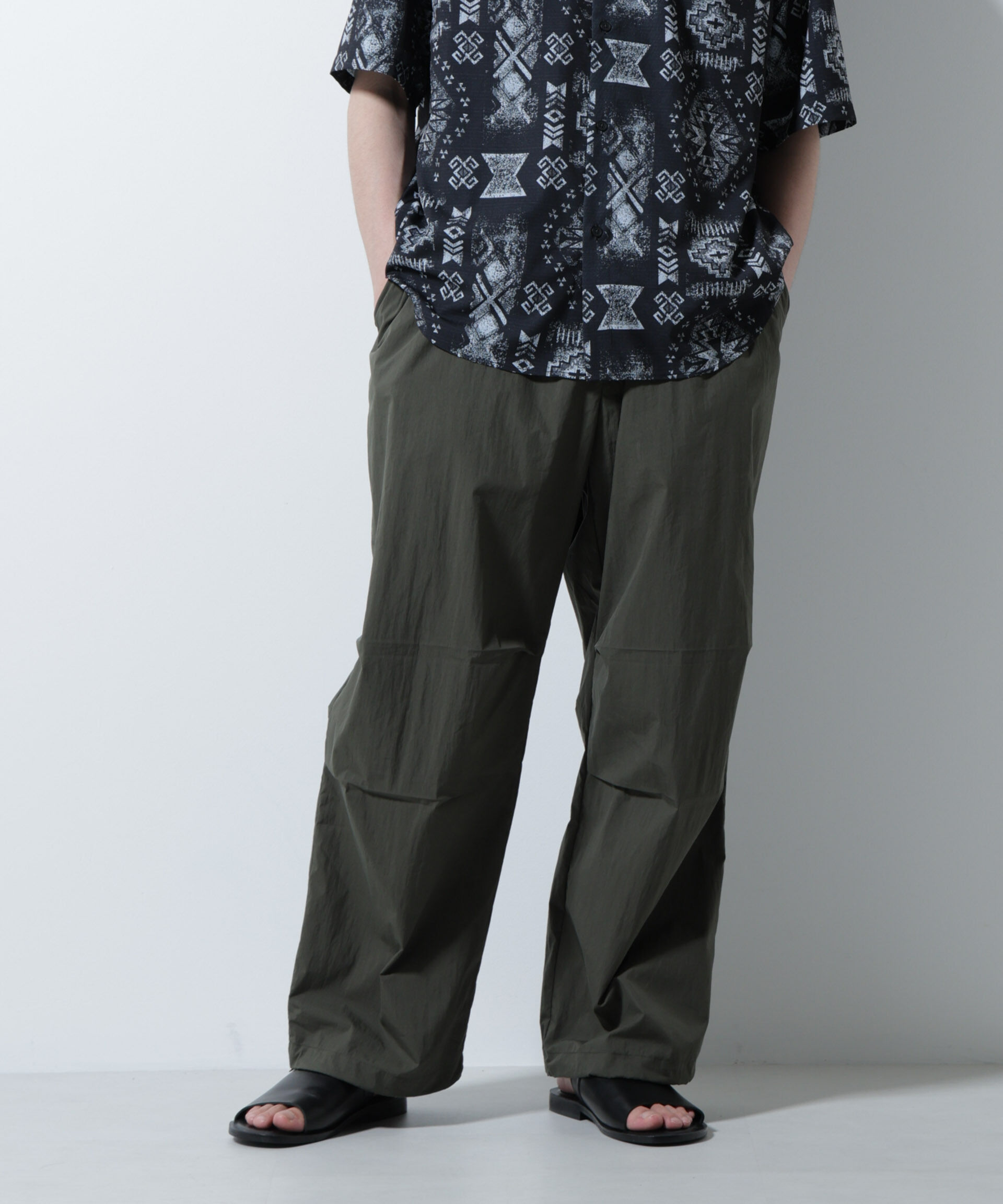 nano･universe「ライトウェイトバギーパンツ」|チノ|カーキ