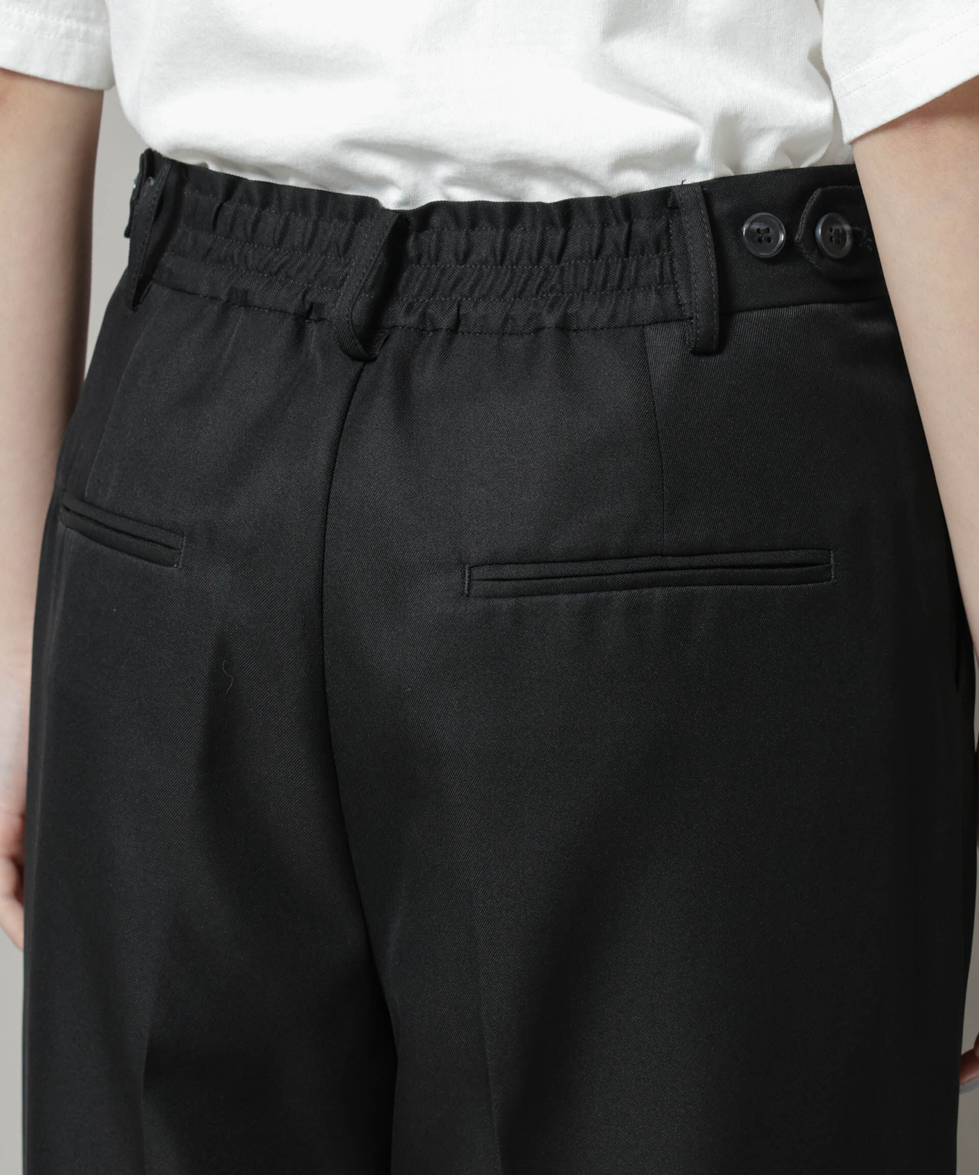 nano･universe「サイドタブセンタープレスセミワイドパンツ」|チノ|