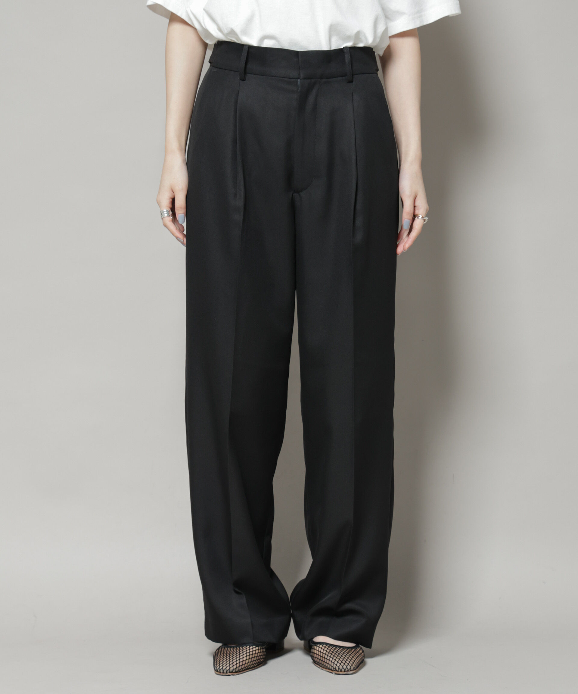 nano･universe「サイドタブセンタープレスセミワイドパンツ」|チノ|