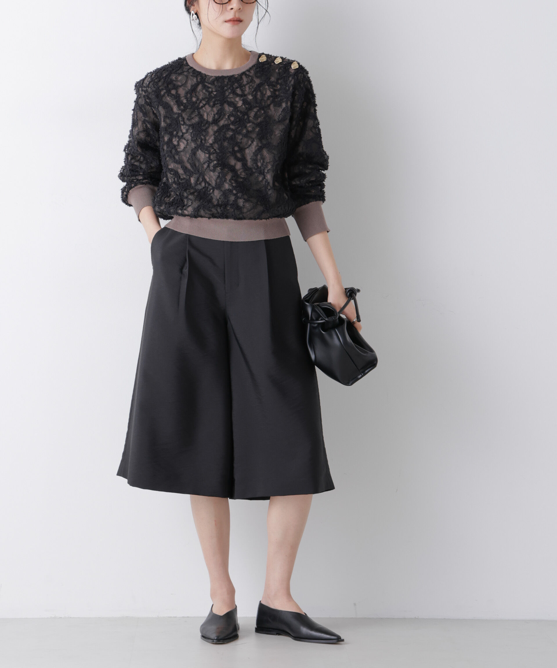 nano･universe「エアリーツイルボリュームキュロットパンツ」|チノ|ブラック