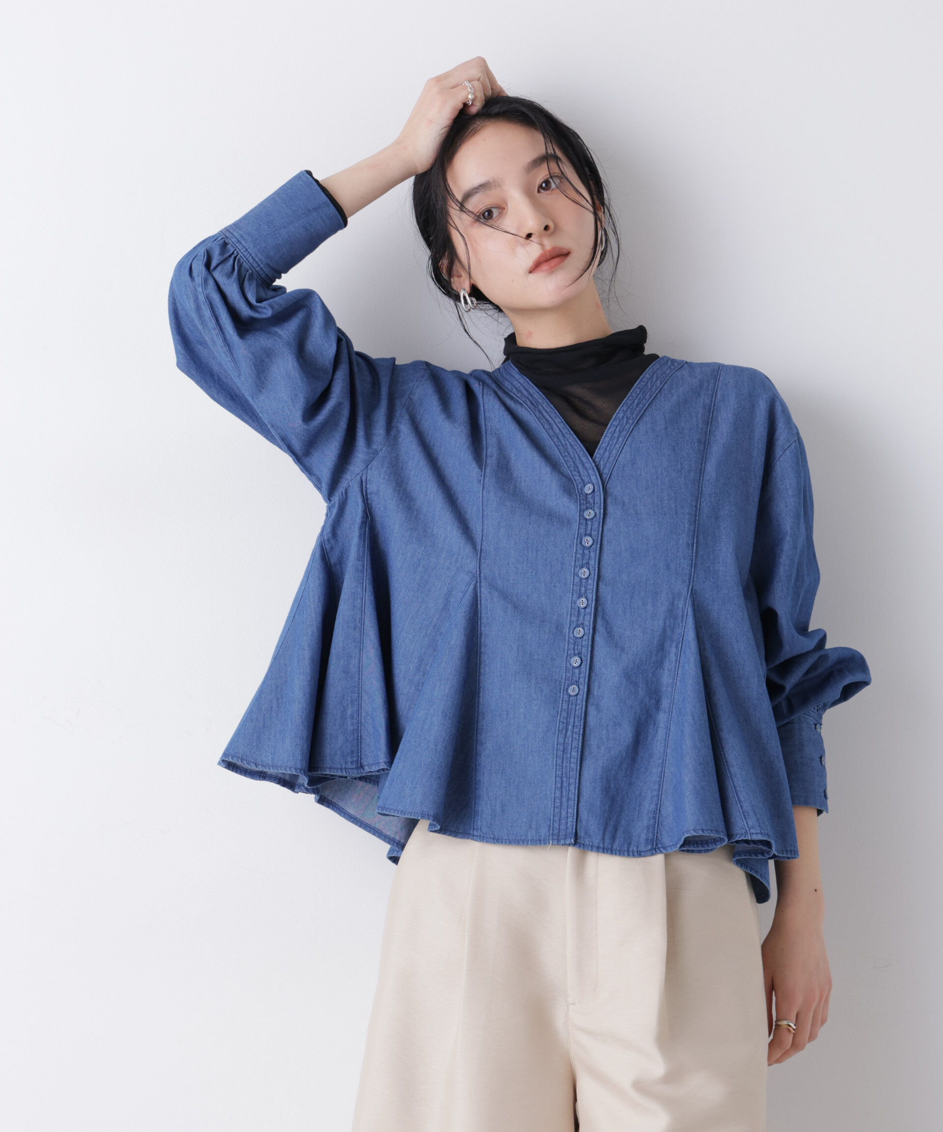 nano･universe「ライトデニムフレアブラウス」|シャツ・ブラウス|