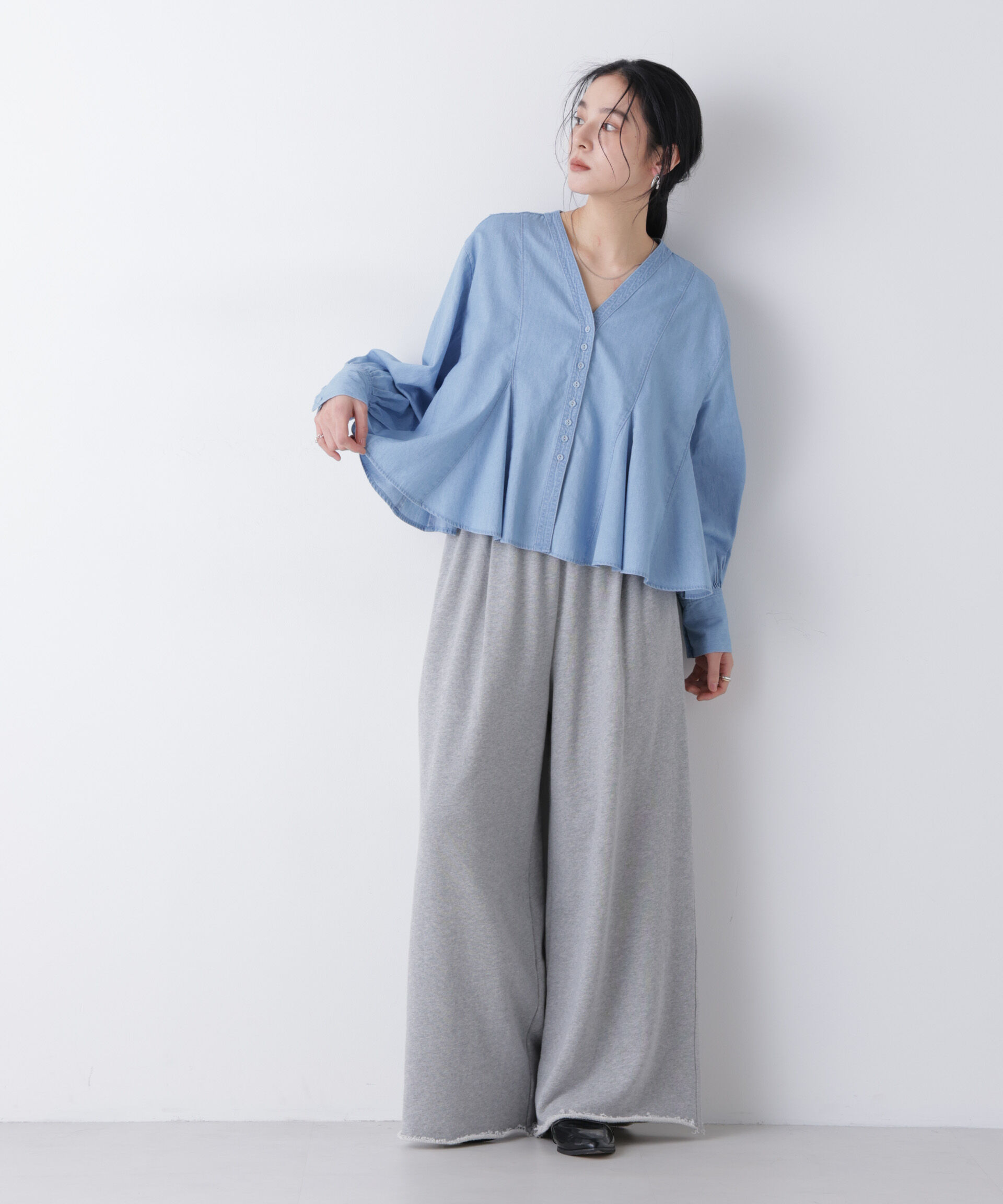 nano･universe「ライトデニムフレアブラウス」|シャツ・ブラウス|