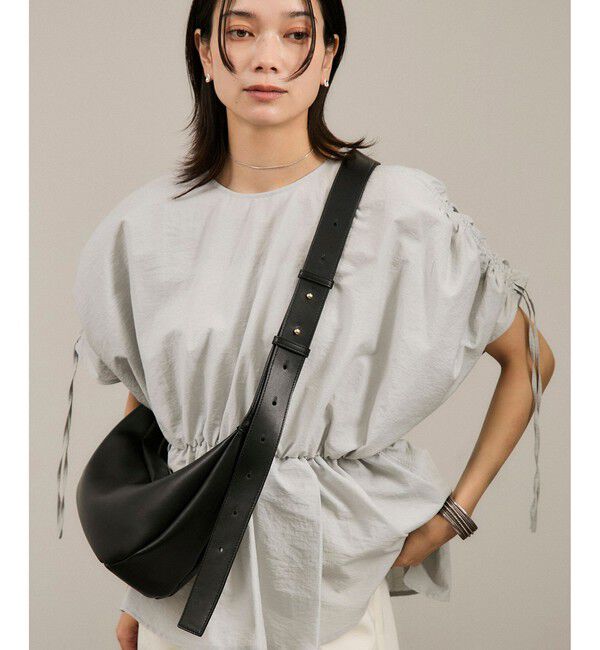 SALON adam et rope'「【WEB限定】スプリットレザームーンショルダー」|ショルダー・メッセンジャー|ブラック(01)