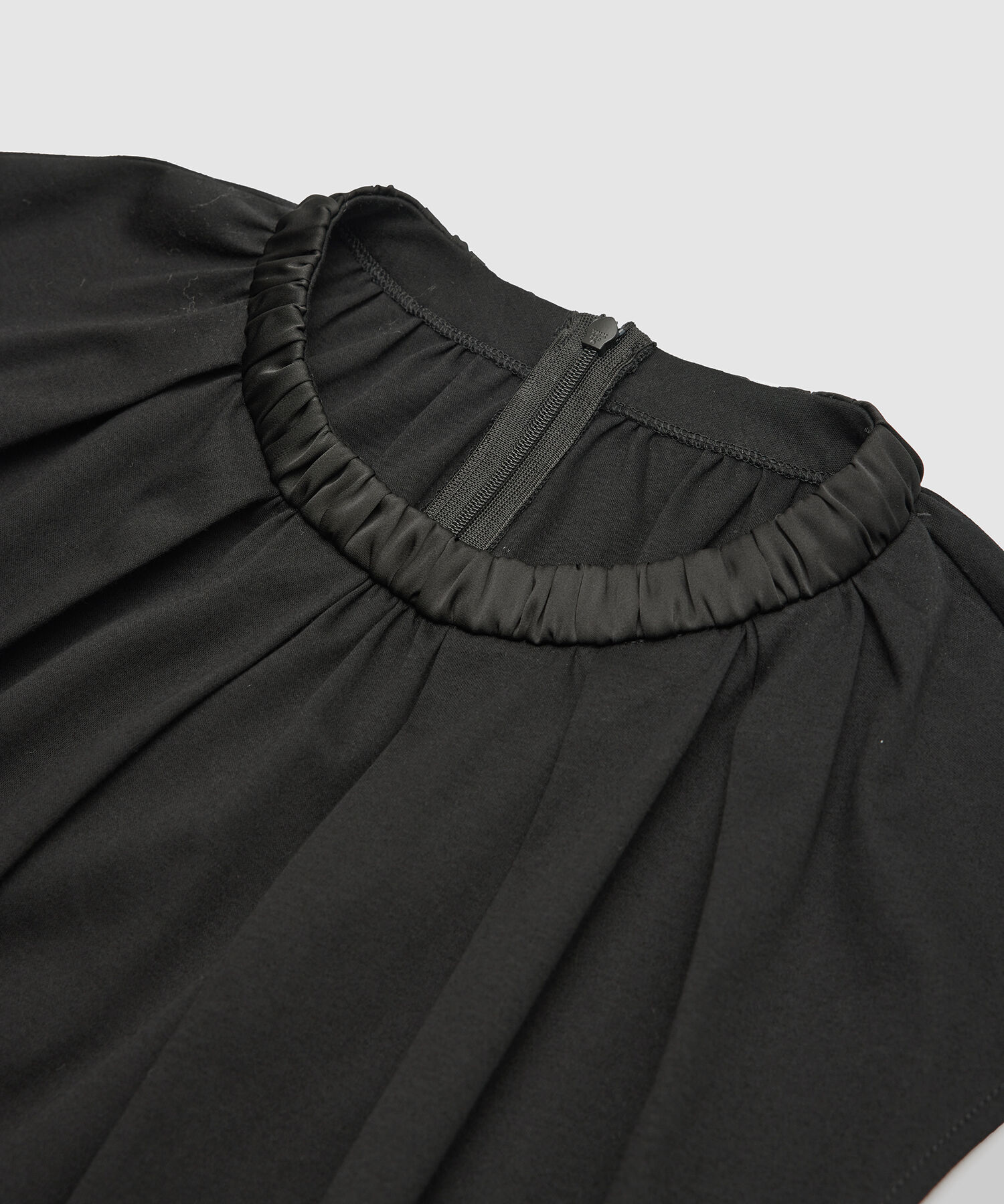 ROPE「サテンギャザーネックフレンチスリーブカットソー」|Tシャツ・カットソー|