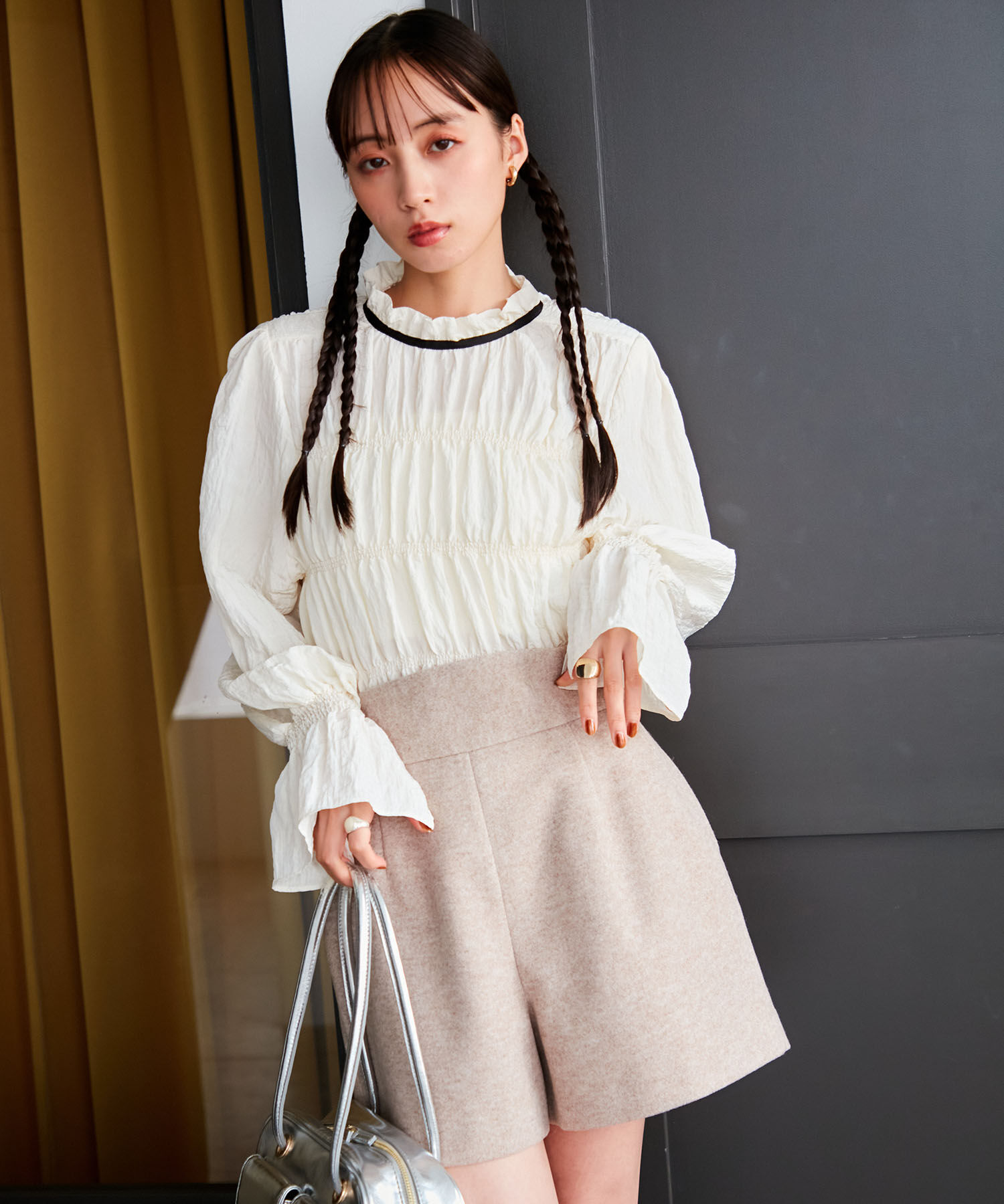 VIS「【STAYC SIEUN / SUMIN着用】【ViVi11月号掲載】ハイウエスト圧縮ショートパンツ」|スラックス|