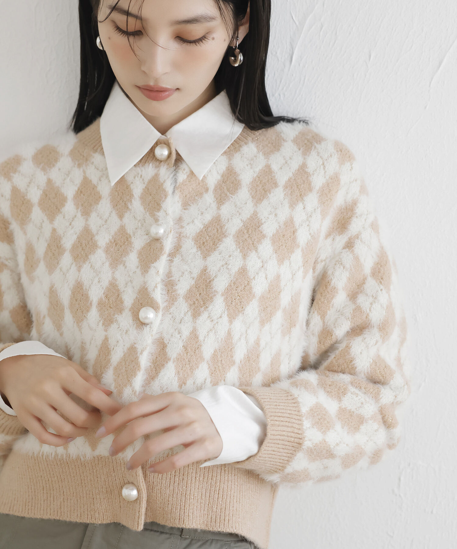 VIS「ミニアーガイル柄ビックパールボタンカーディガン」|カーディガン|ベージュ(27)