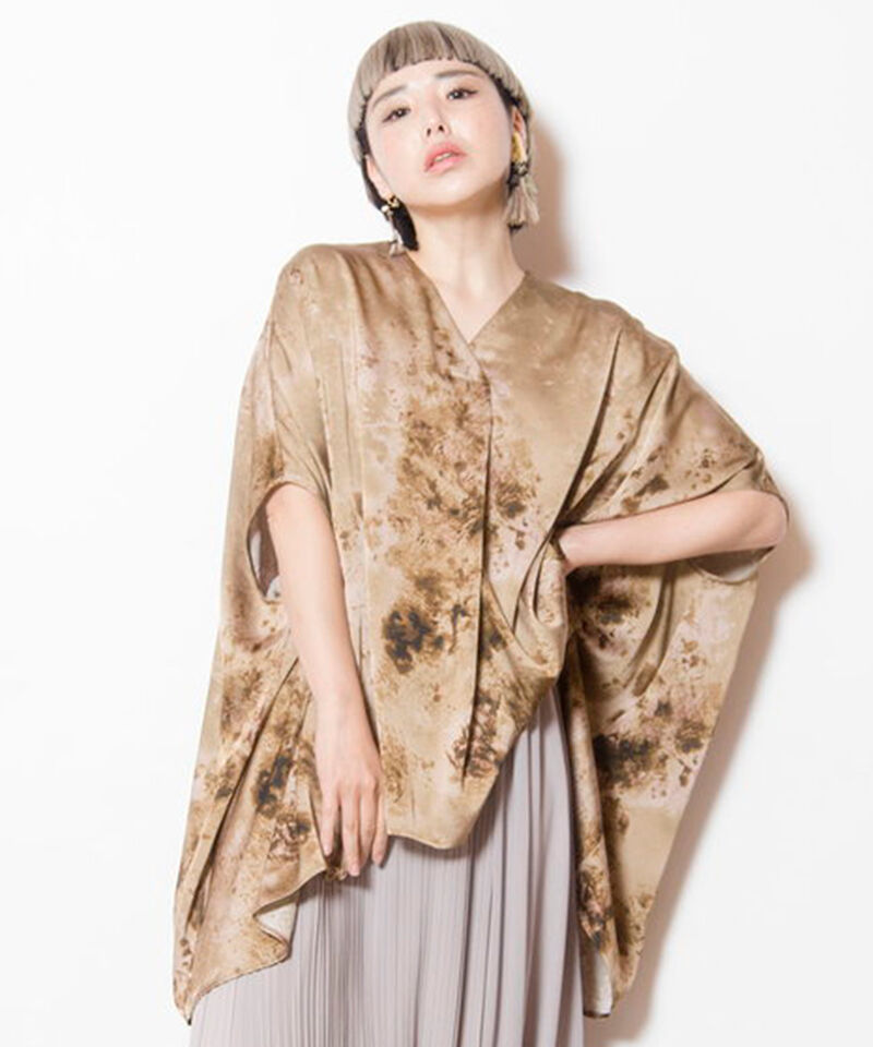  「プリントVネックビッグブラウス」|シャツ・ブラウス|BEIGE