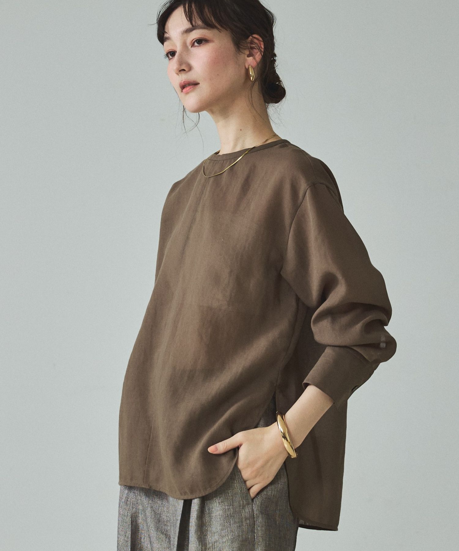 qualite「【大人の程よい透け感】シアーTブラウス」|シャツ・ブラウス|カーキ