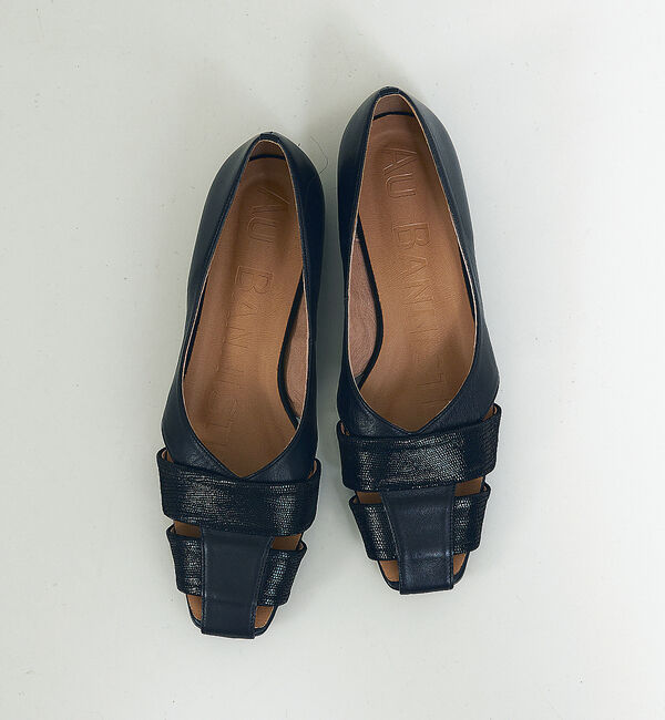 AU BANNISTER「グルカモチーフフラットパンプス」|パンプス|