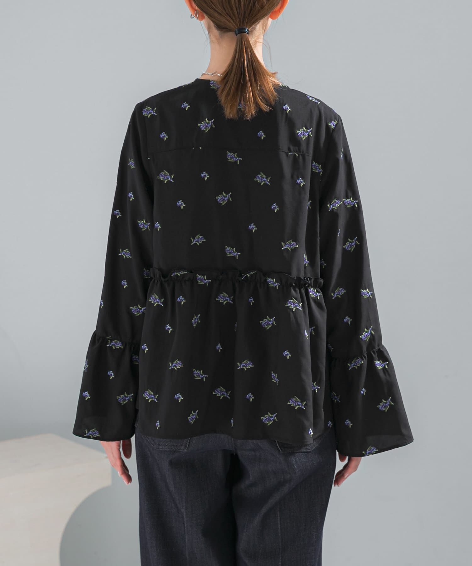 URBAN RESEARCH ROSSO「フラワー刺繍ギャザーブラウス」|シャツ・ブラウス|