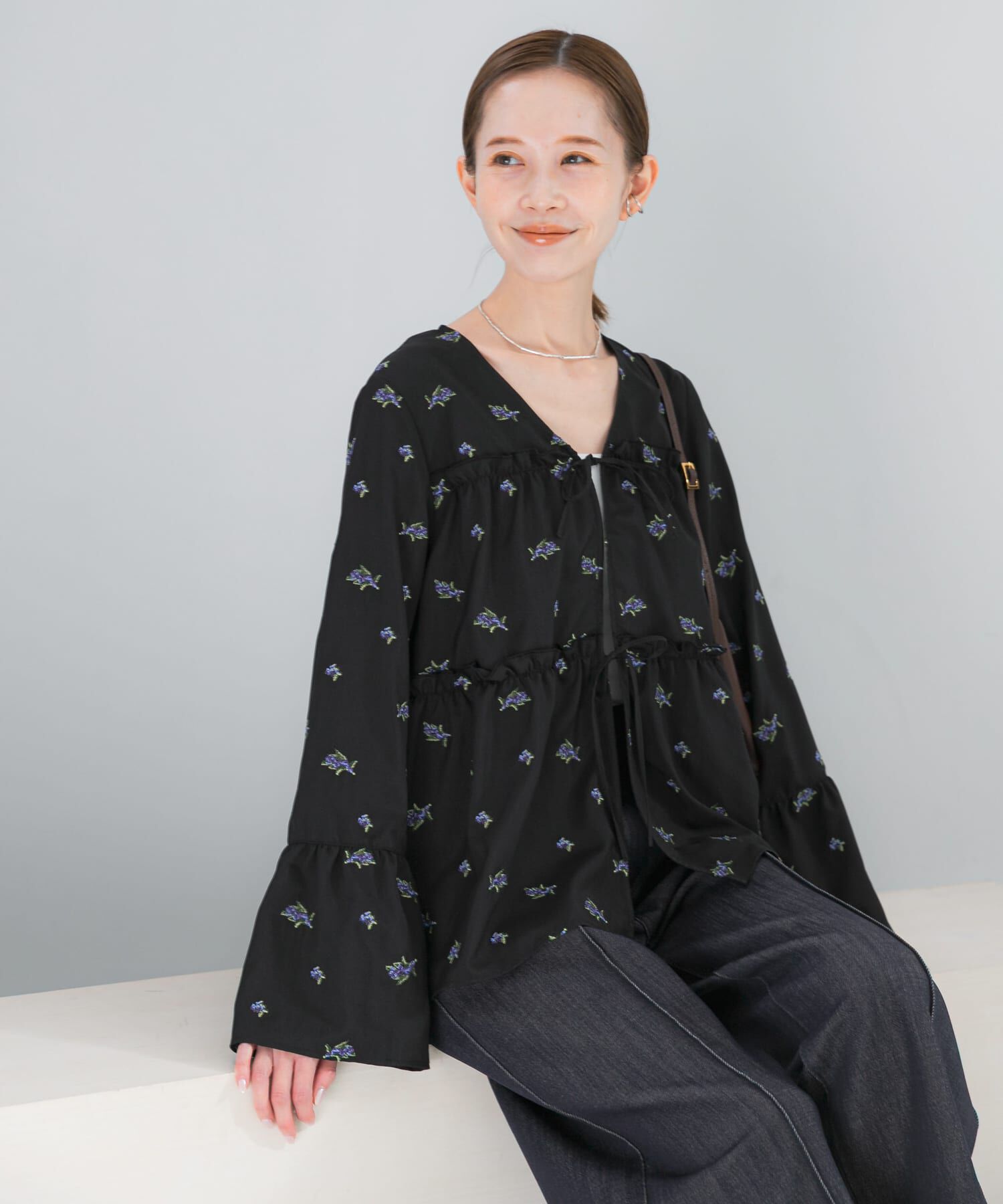 URBAN RESEARCH ROSSO「フラワー刺繍ギャザーブラウス」|シャツ・ブラウス|