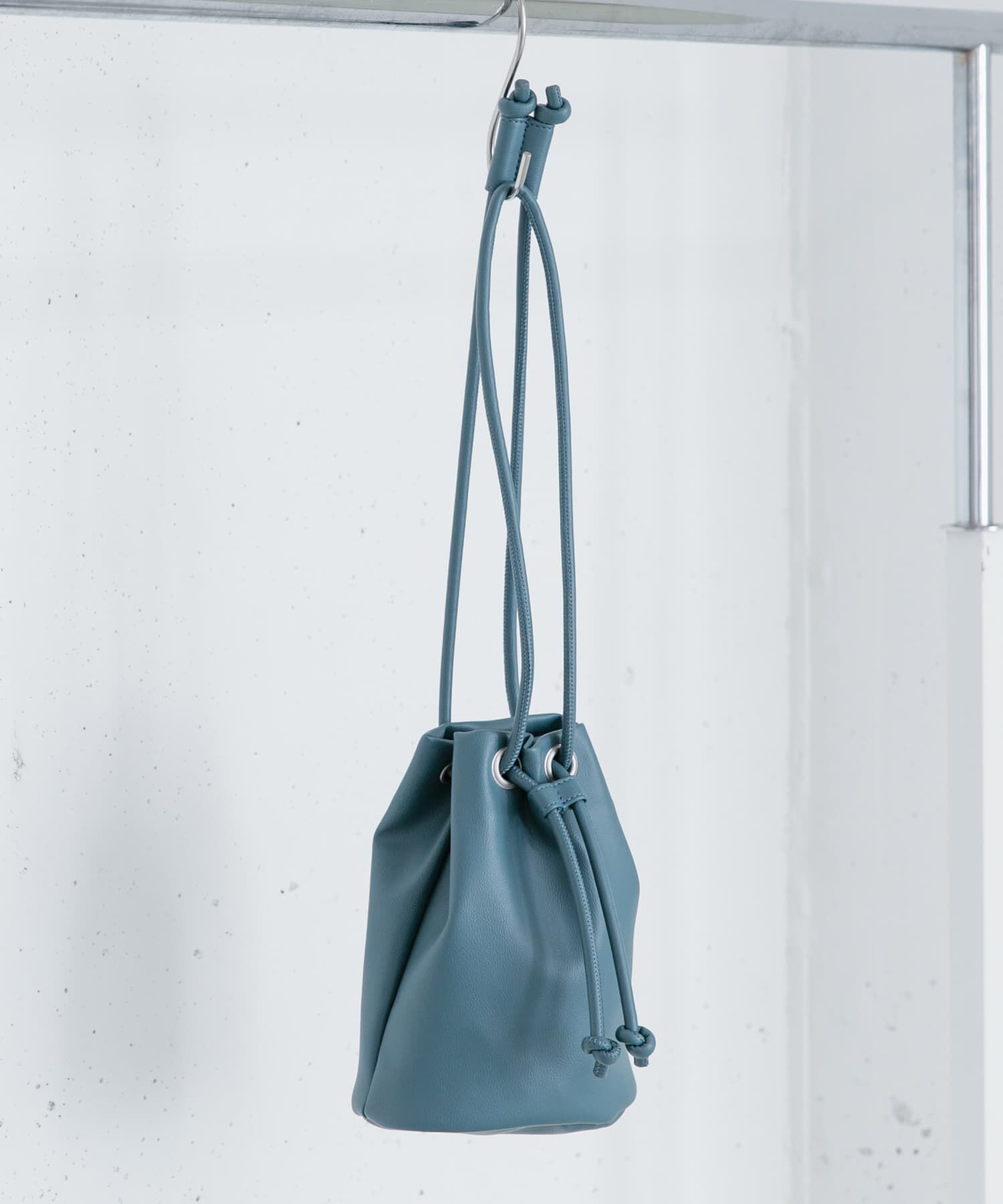 SENSE OF PLACE by URBAN RESEARCH「フェイクレザー2WAYキンチャクバッグ」|ショルダー・メッセンジャー|ブルー