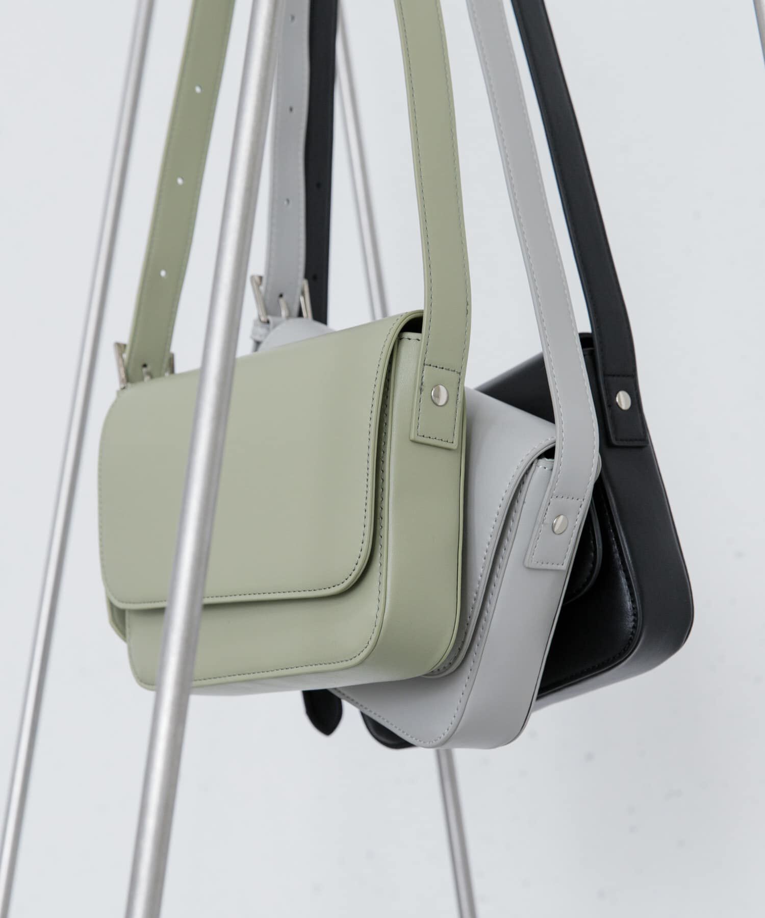 SENSE OF PLACE by URBAN RESEARCH「フェイクレザースクエアフラップショルダー」|ショルダー・メッセンジャー|