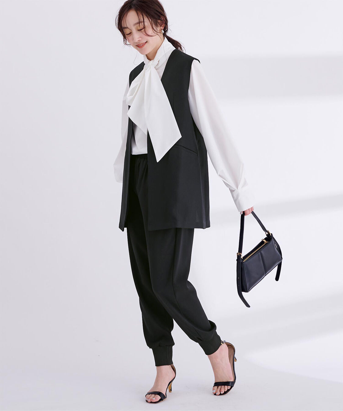 ur's「リネンライクVネックノーカラージレ」|ベスト・ジレ|