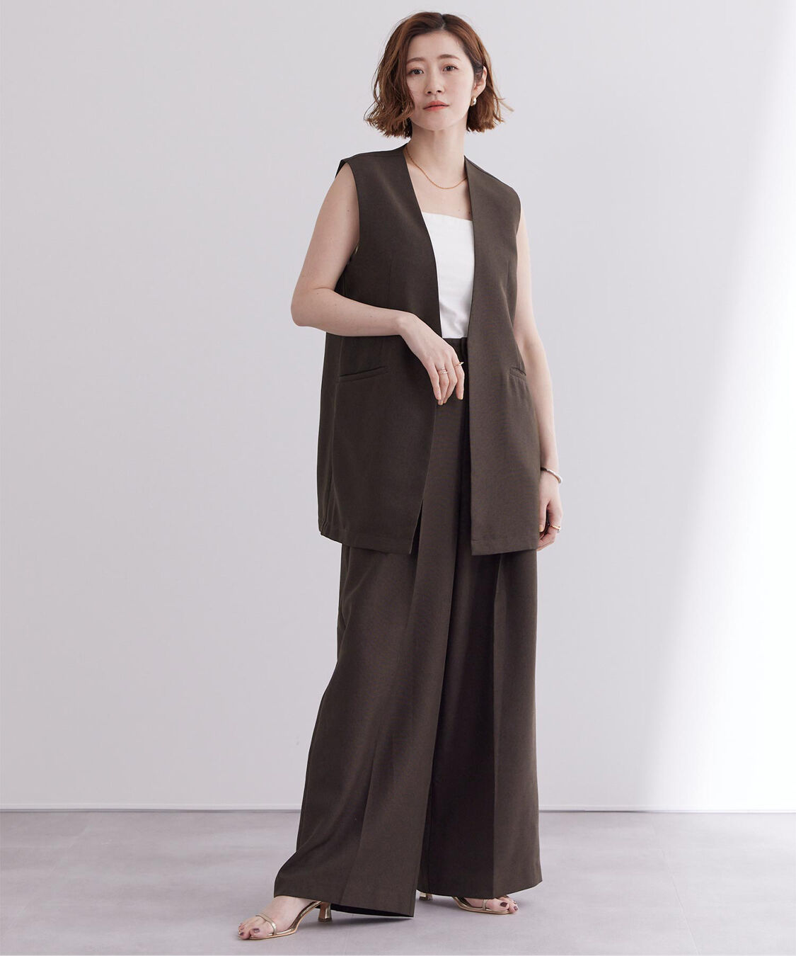 ur's「リネンライクVネックノーカラージレ」|ベスト・ジレ|