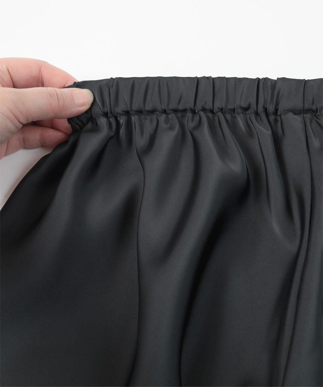 ur's「サテンイージードレープパンツ」|スラックス|