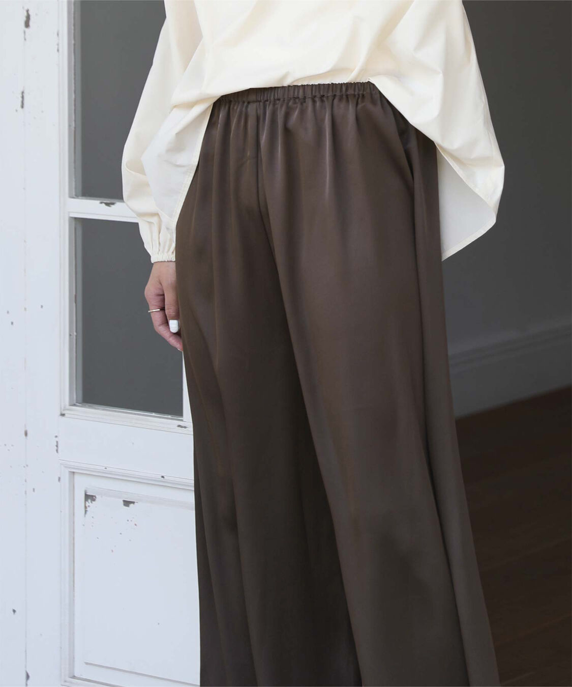 ur's「サテンイージードレープパンツ」|スラックス|