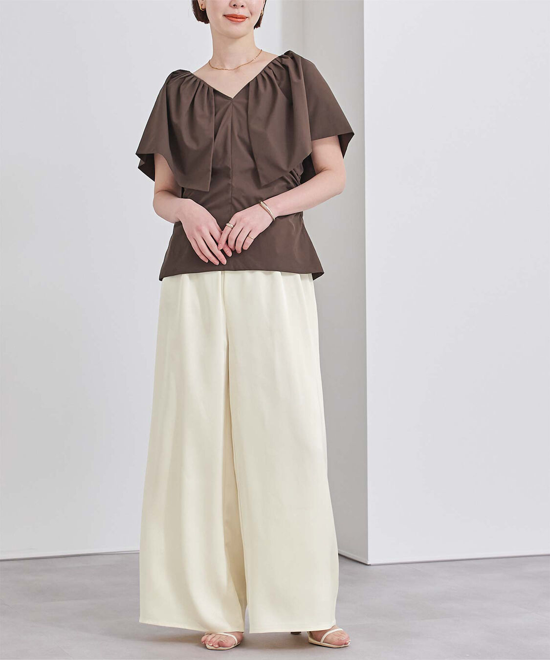 ur's「サテンイージードレープパンツ」|スラックス|