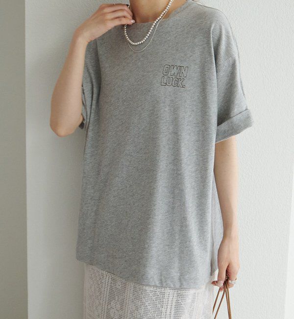  「ロゴ刺繍&times;フロッキープリント麻混Tシャツ」|Tシャツ・カットソー|