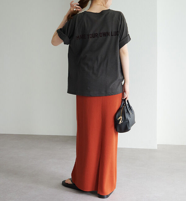  「ロゴ刺繍&times;フロッキープリント麻混Tシャツ」|Tシャツ・カットソー|