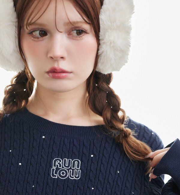  「キラキラ付ロゴ刺繍ケーブルニット」|ニット・セーター|