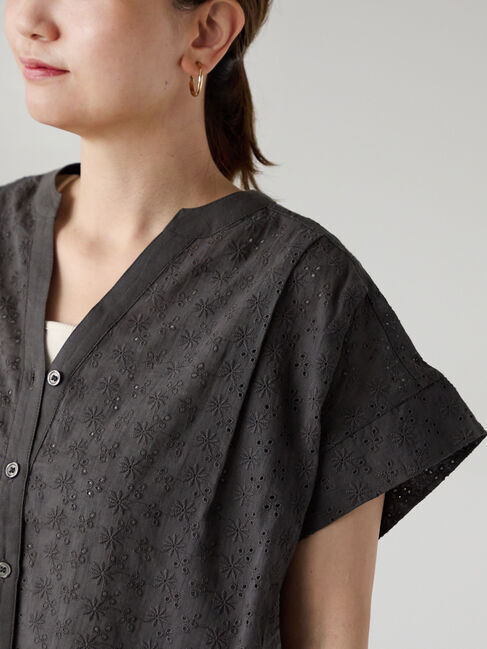 Lugnoncure「シフリー刺繍前開きブラウス」|シャツ・ブラウス|チャコールグレー