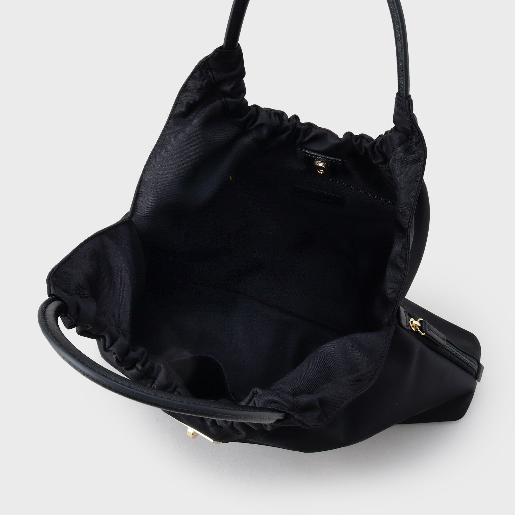 UNTITLED「軽やかナイロンフラットトート」|トートバッグ|