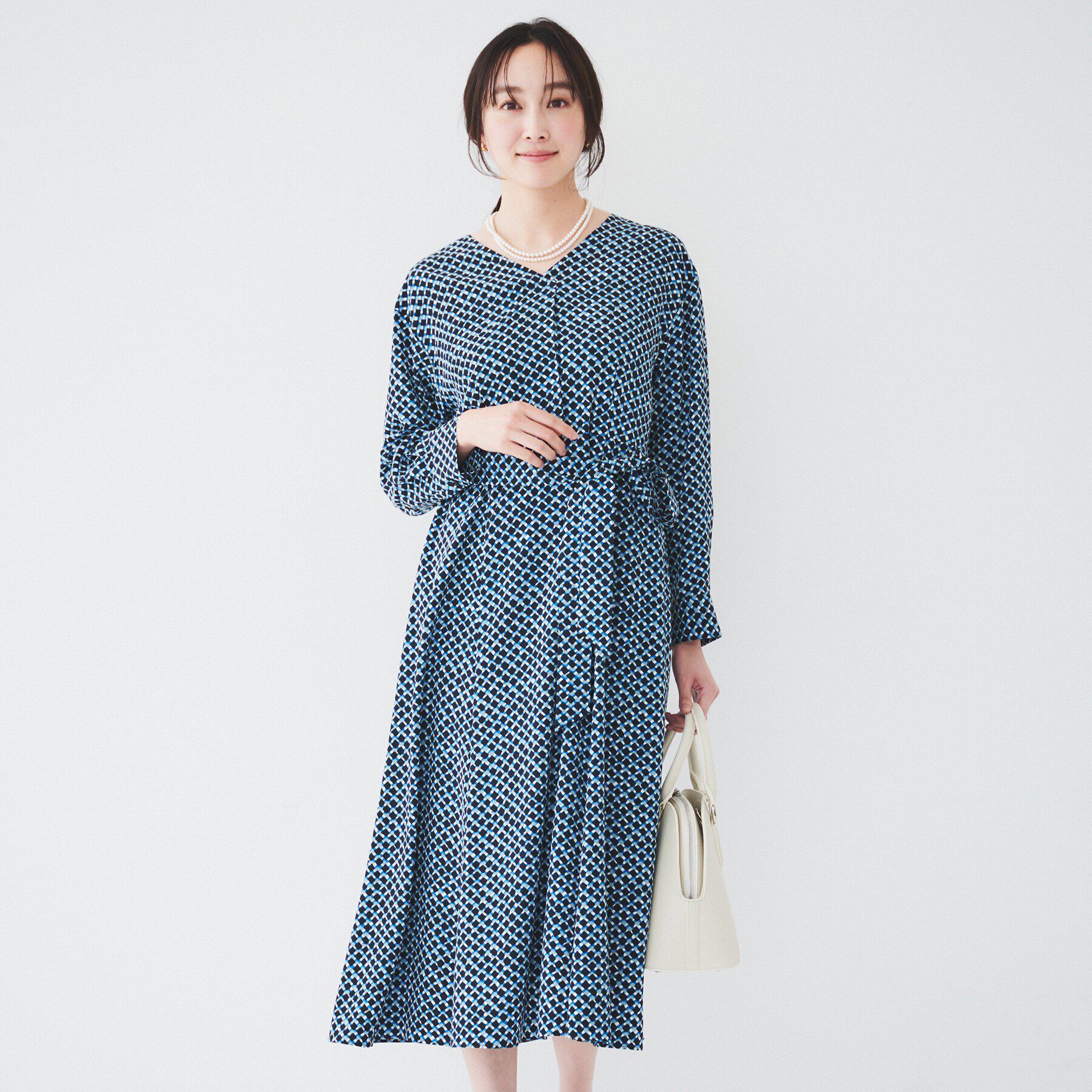 UNTITLED「【きれいめ／オフィス】スクエアジオメトリック柄ワンピース」|ワンピース|ブルー(192)