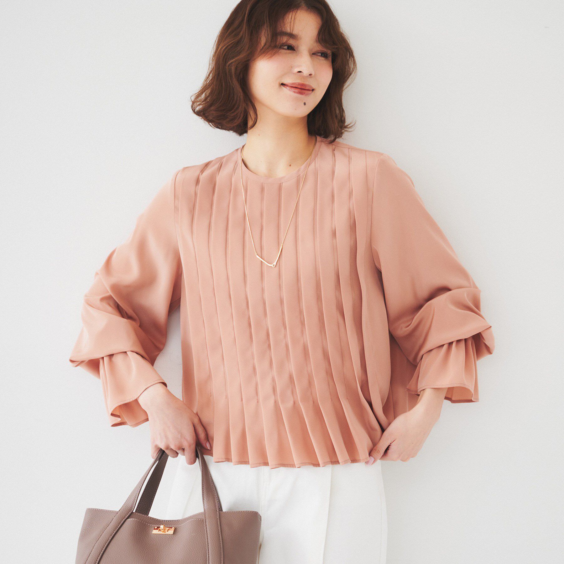 UNTITLED「【光沢/オンオフ使える】フロントタックブラウス」|シャツ・ブラウス|