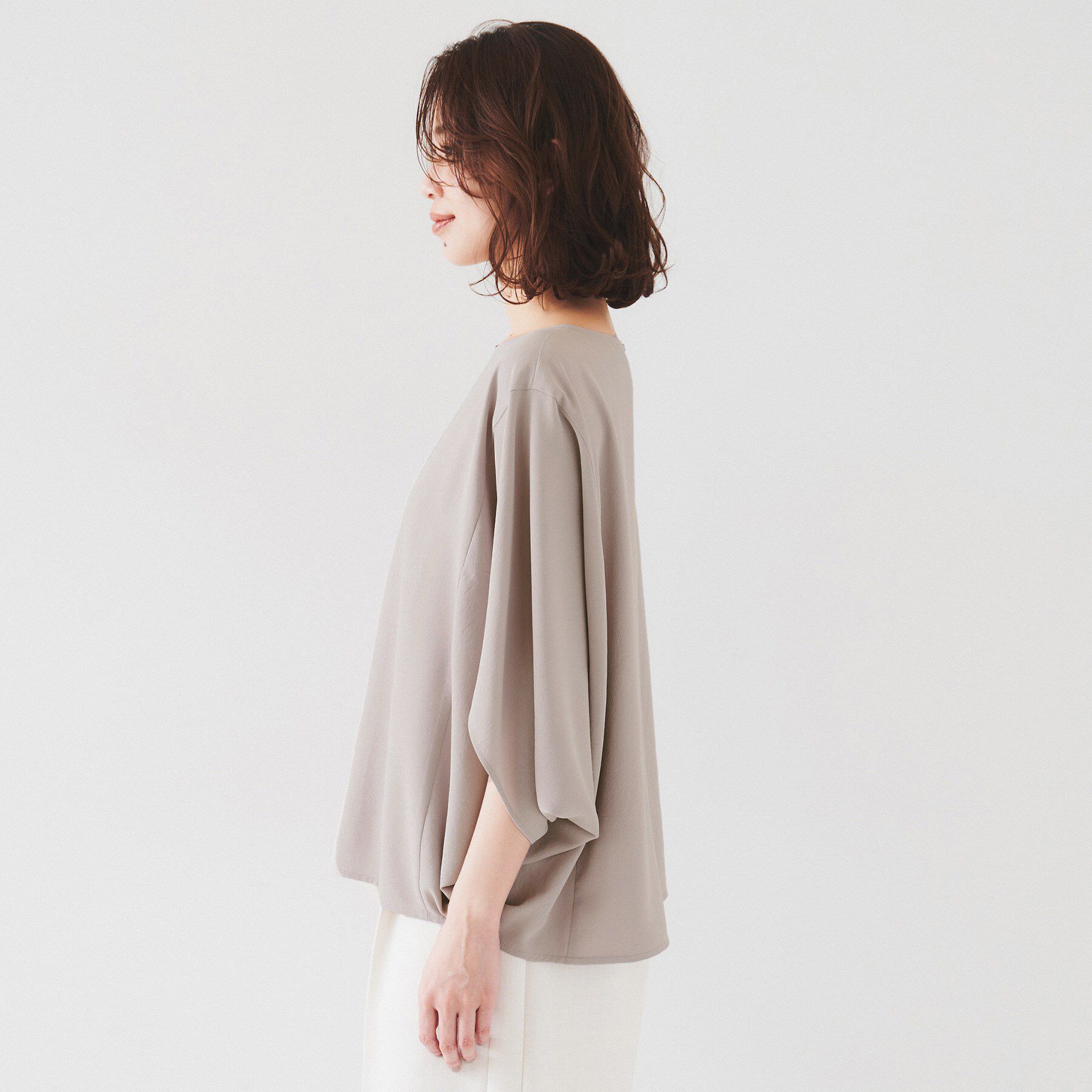 UNTITLED「【セットアップ可/接触冷感/イージーケア/体型カバー】リラクミスト モモンガブラウス」|シャツ・ブラウス|