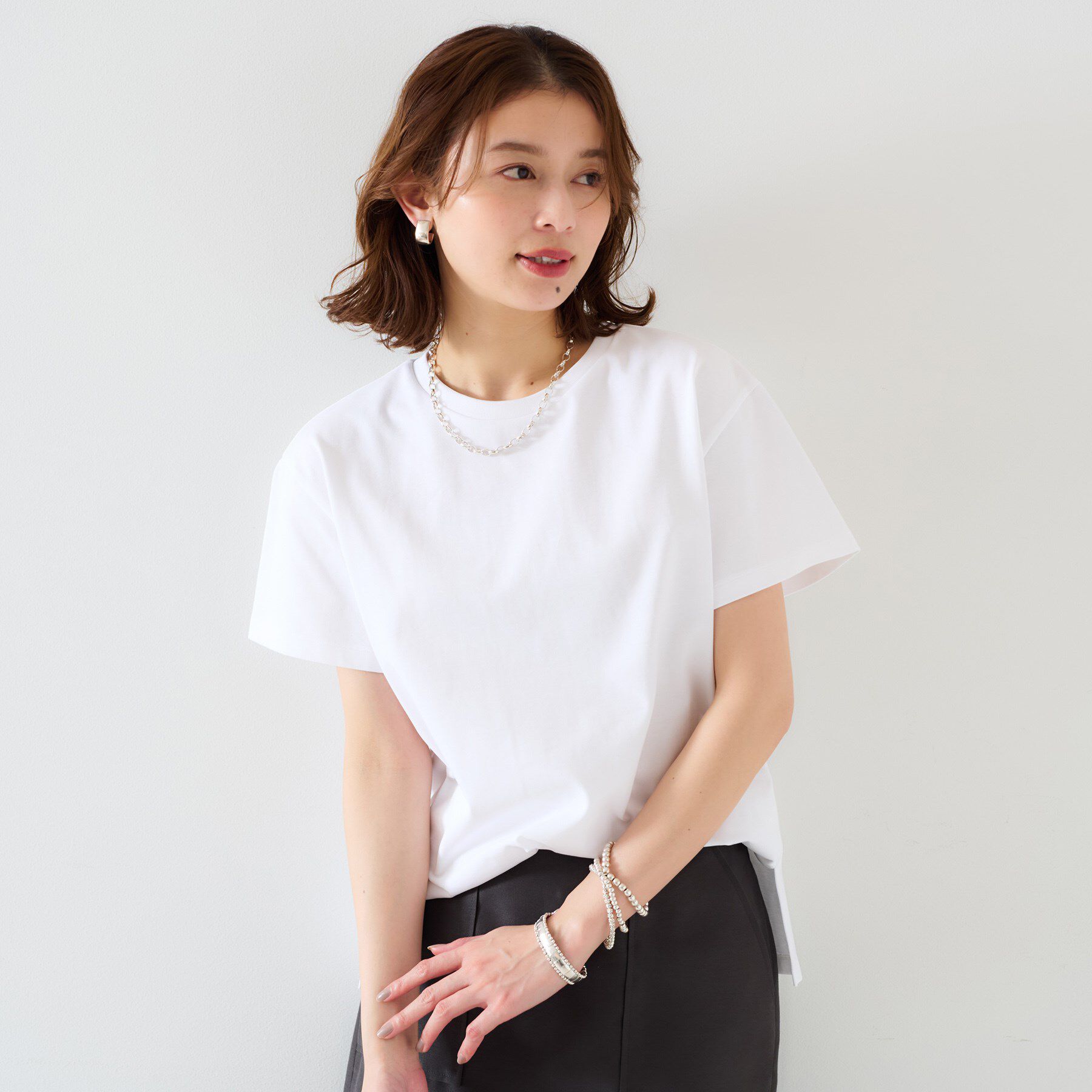 UNTITLED「【ベーシック/インナーにも/手洗い可】クルーネックプルオーバー」|Tシャツ・カットソー|ホワイト(001)