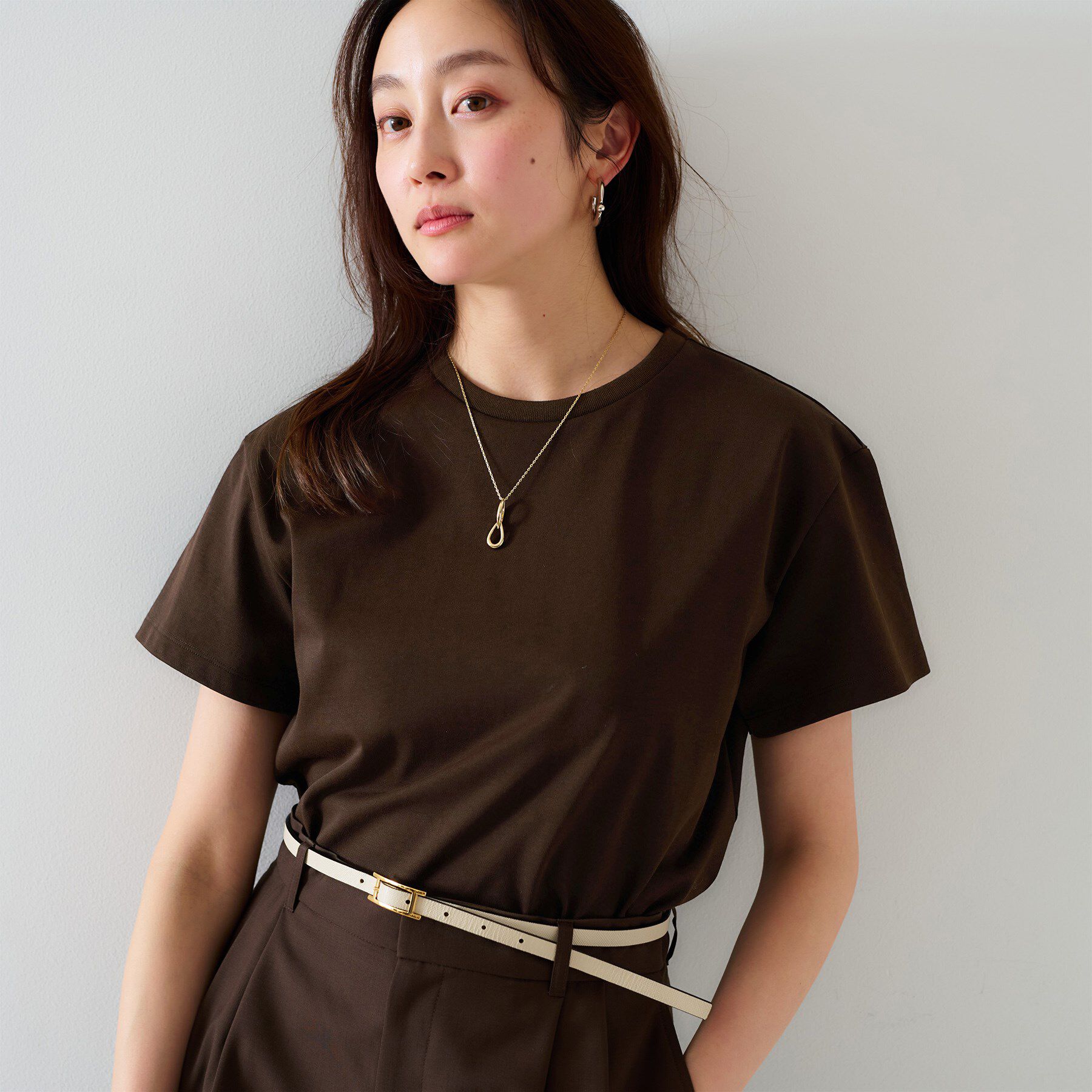 UNTITLED「【ベーシック/インナーにも/手洗い可】クルーネックプルオーバー」|Tシャツ・カットソー|ブラウン(044)