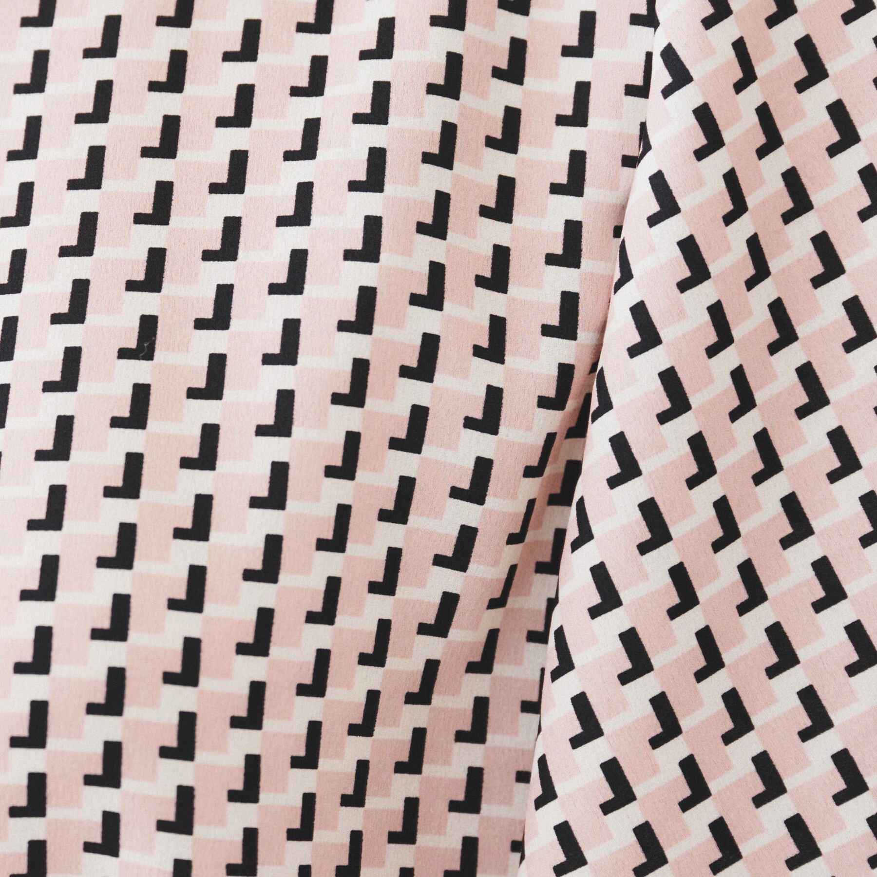 UNTITLED「【通勤/二の腕カバー】ジオメトリック柄 Vネックブラウス」|シャツ・ブラウス|