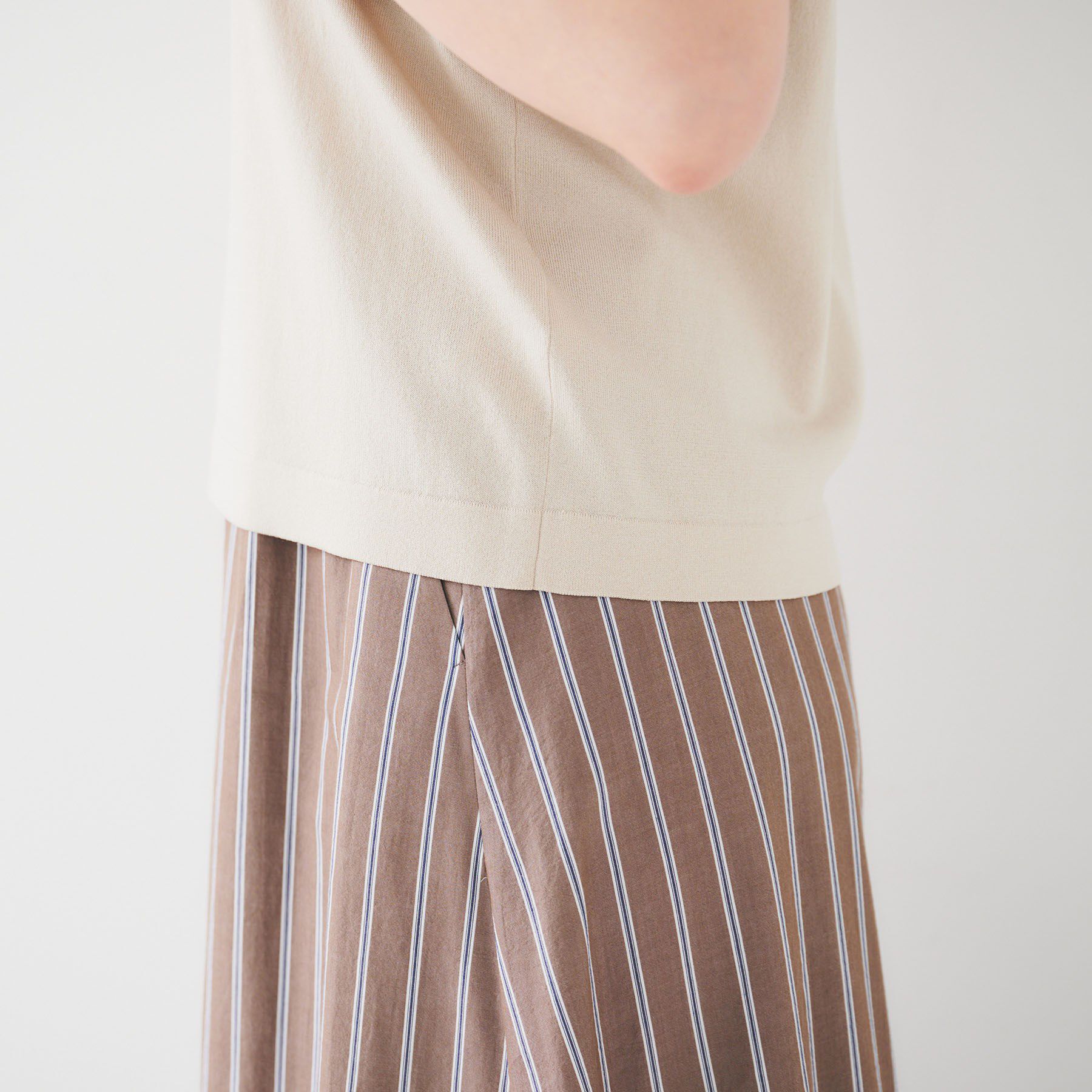 UNTITLED「【きれいめ/二の腕カバー】フリルノースリーブニット」|ニット・セーター|