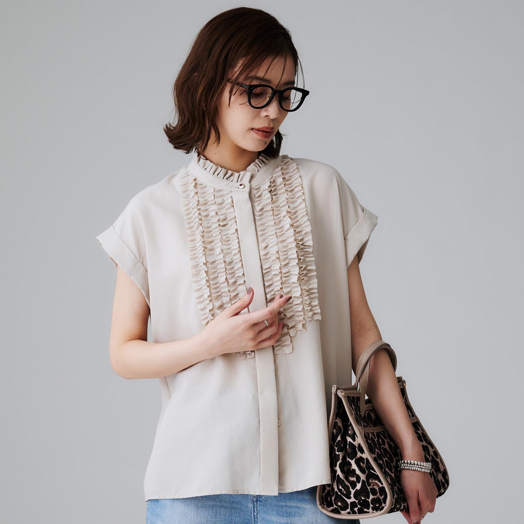 UNTITLED「スタンドネックフリルブラウス【吸水速乾/UVケア】」|シャツ・ブラウス|