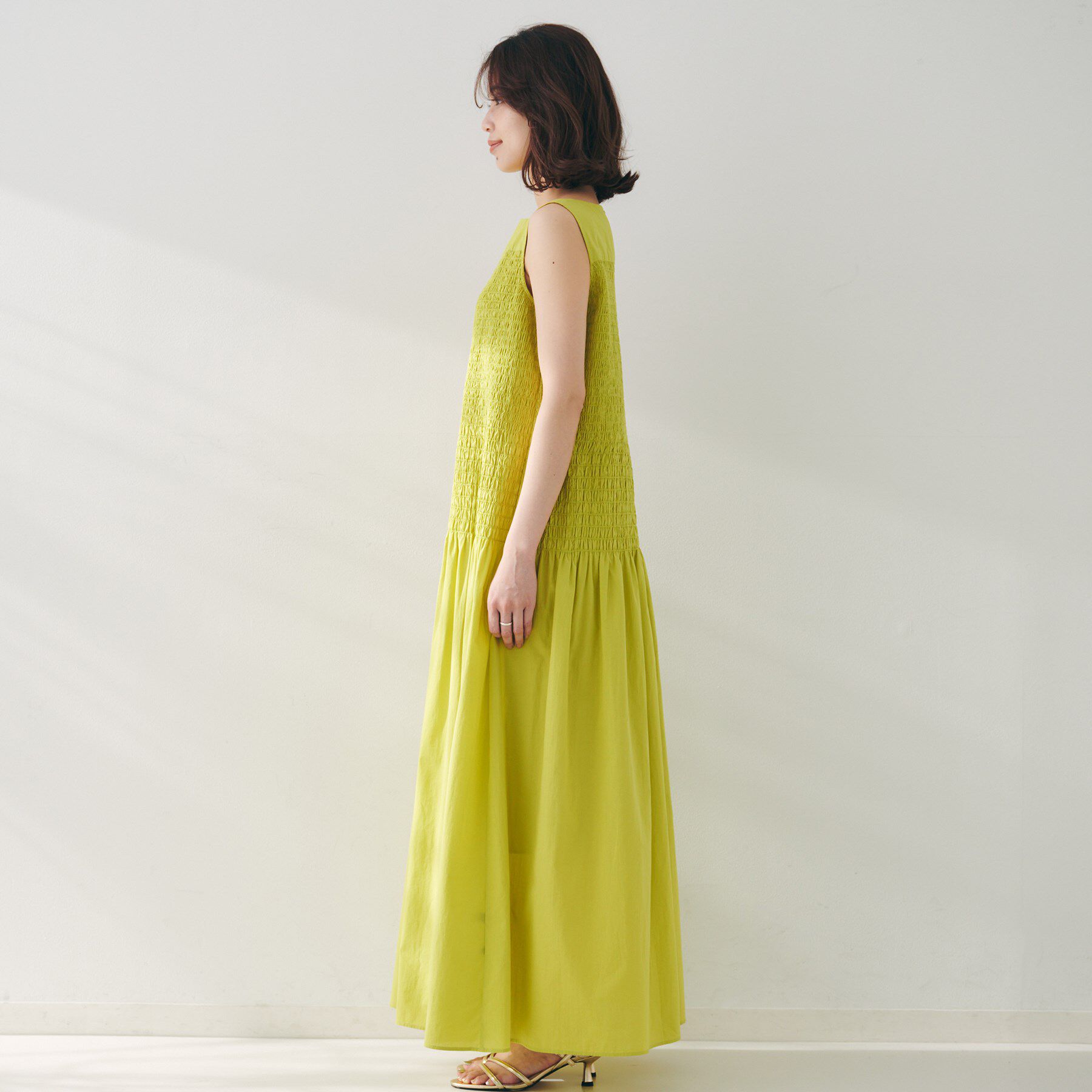 UNTITLED「【コットン100/夏ワンピ/ナロー】シャーリングワンピース」|ワンピース|