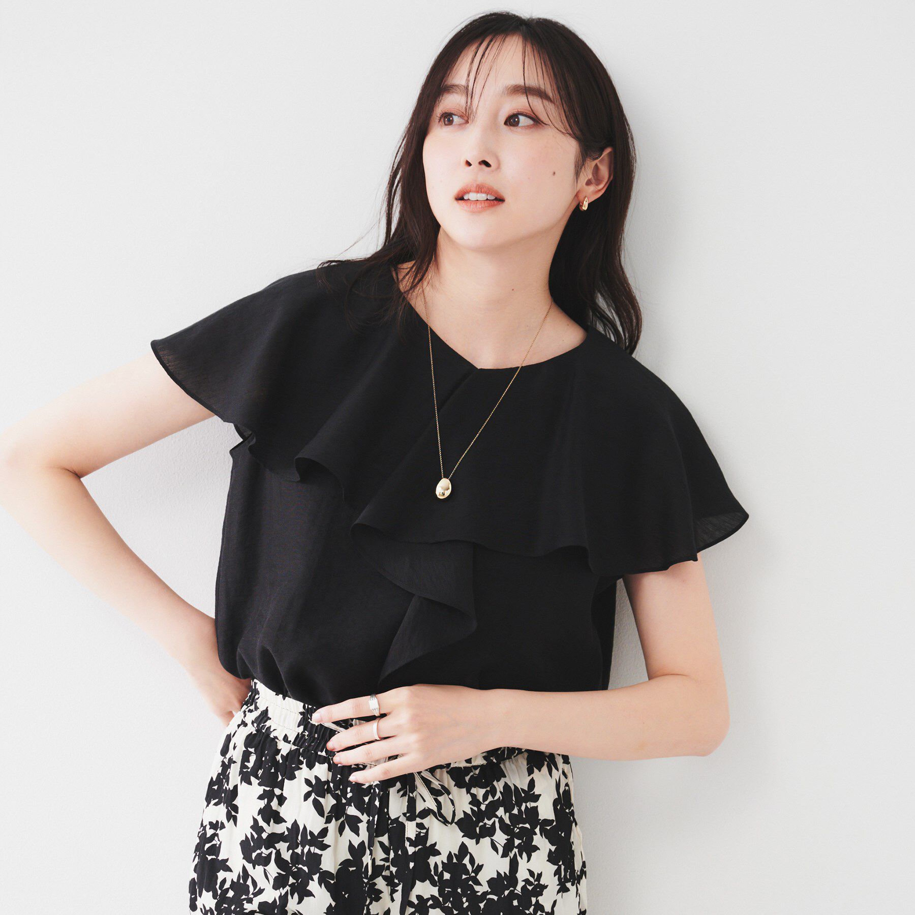 UNTITLED「【きれいめ/洗える/フリル】ラッフルシアーブラウス」|シャツ・ブラウス|