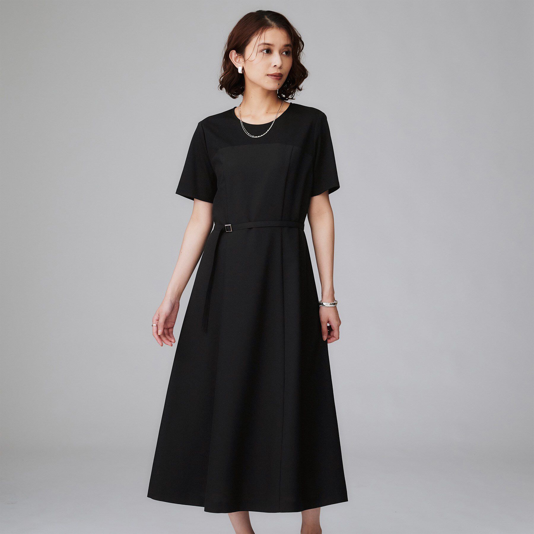 UNTITLED「【きれいめカジュアル/セミフレア】異素材ドッキングワンピース」|ワンピース|ブラック(019)