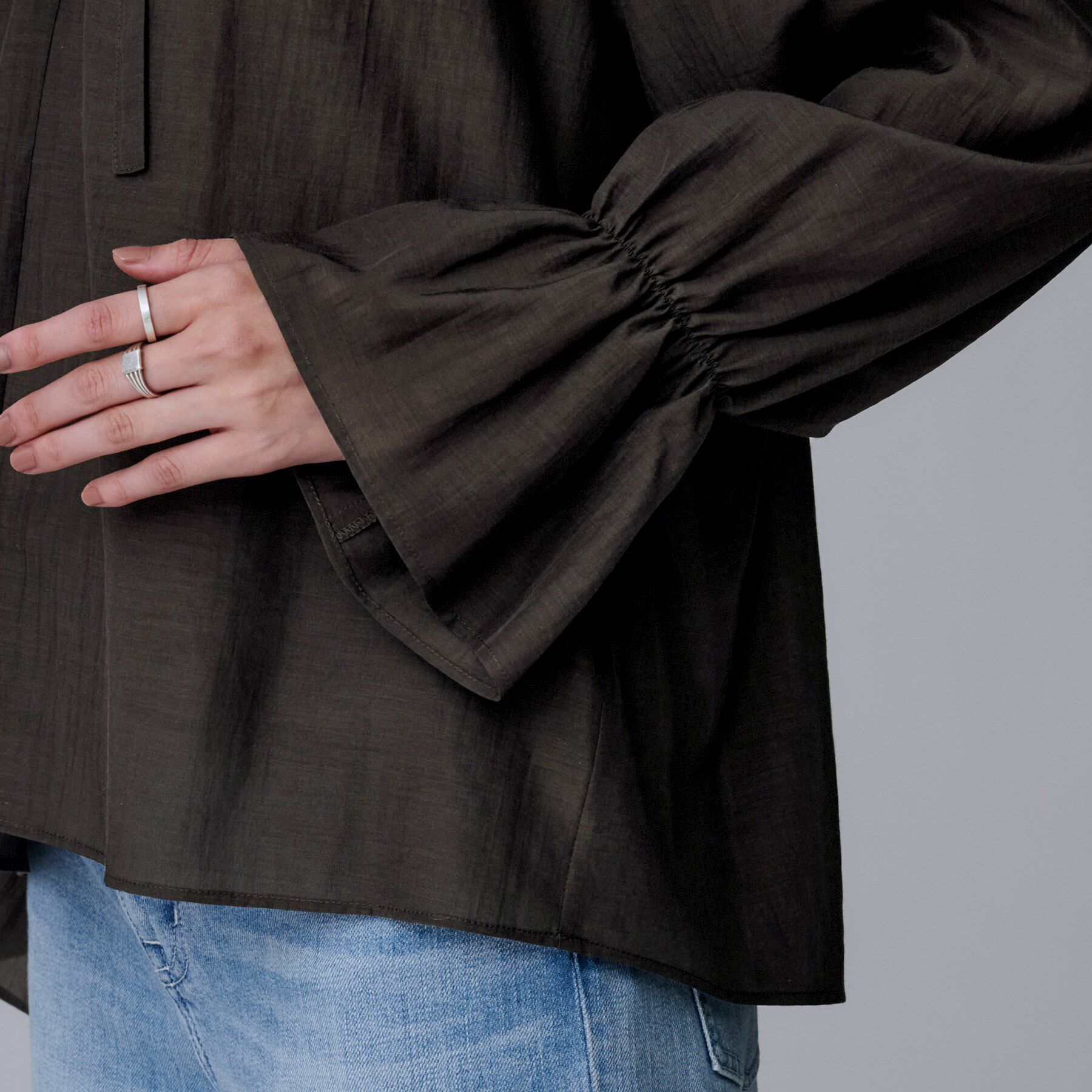 UNTITLED「【キャンディスリーブ/エレガント】フリルギャザーネックブラウス」|シャツ・ブラウス|