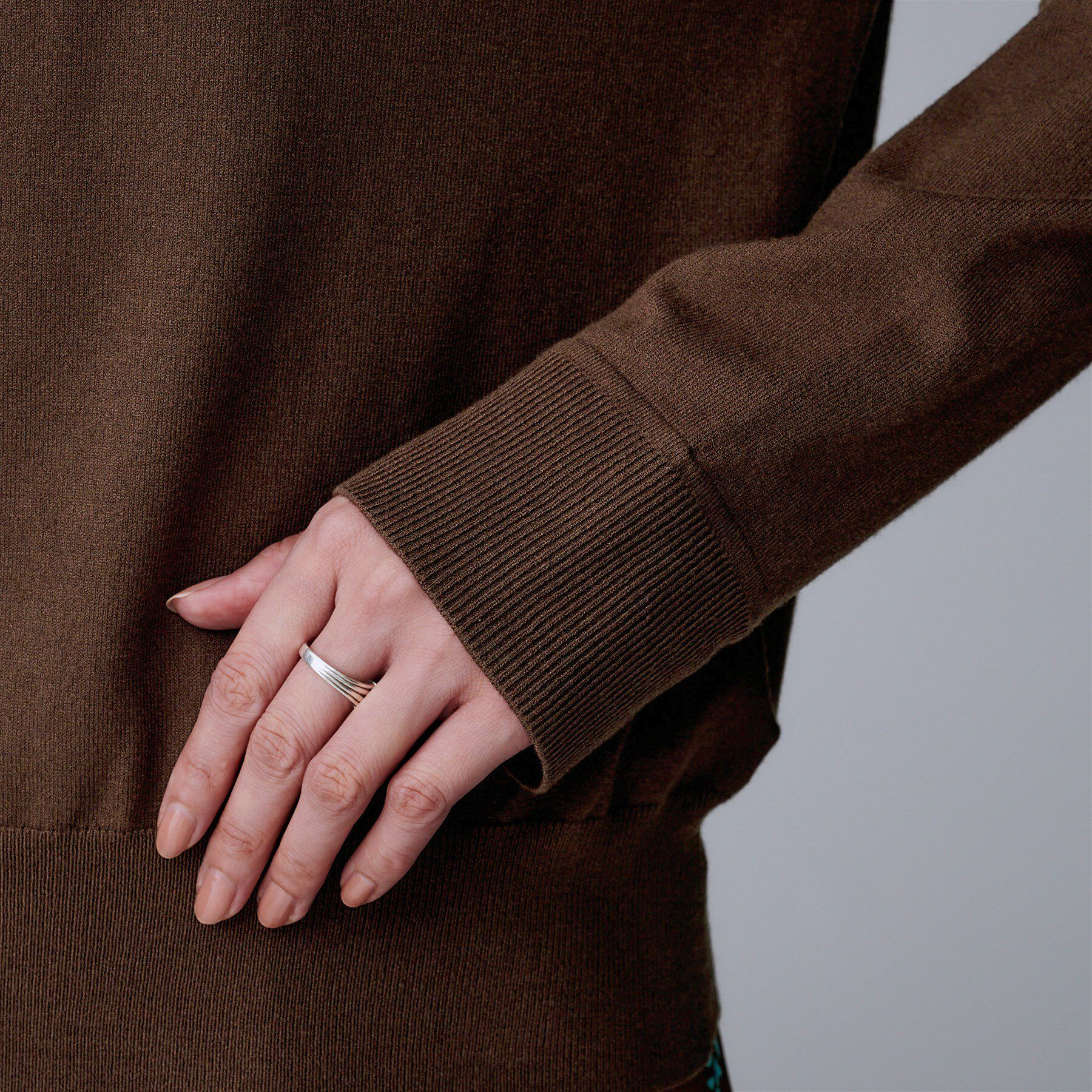 UNTITLED「【フリル取り外し可/きれいめエレガント】フリルシャツレイヤード風ニット」|ニット・セーター|