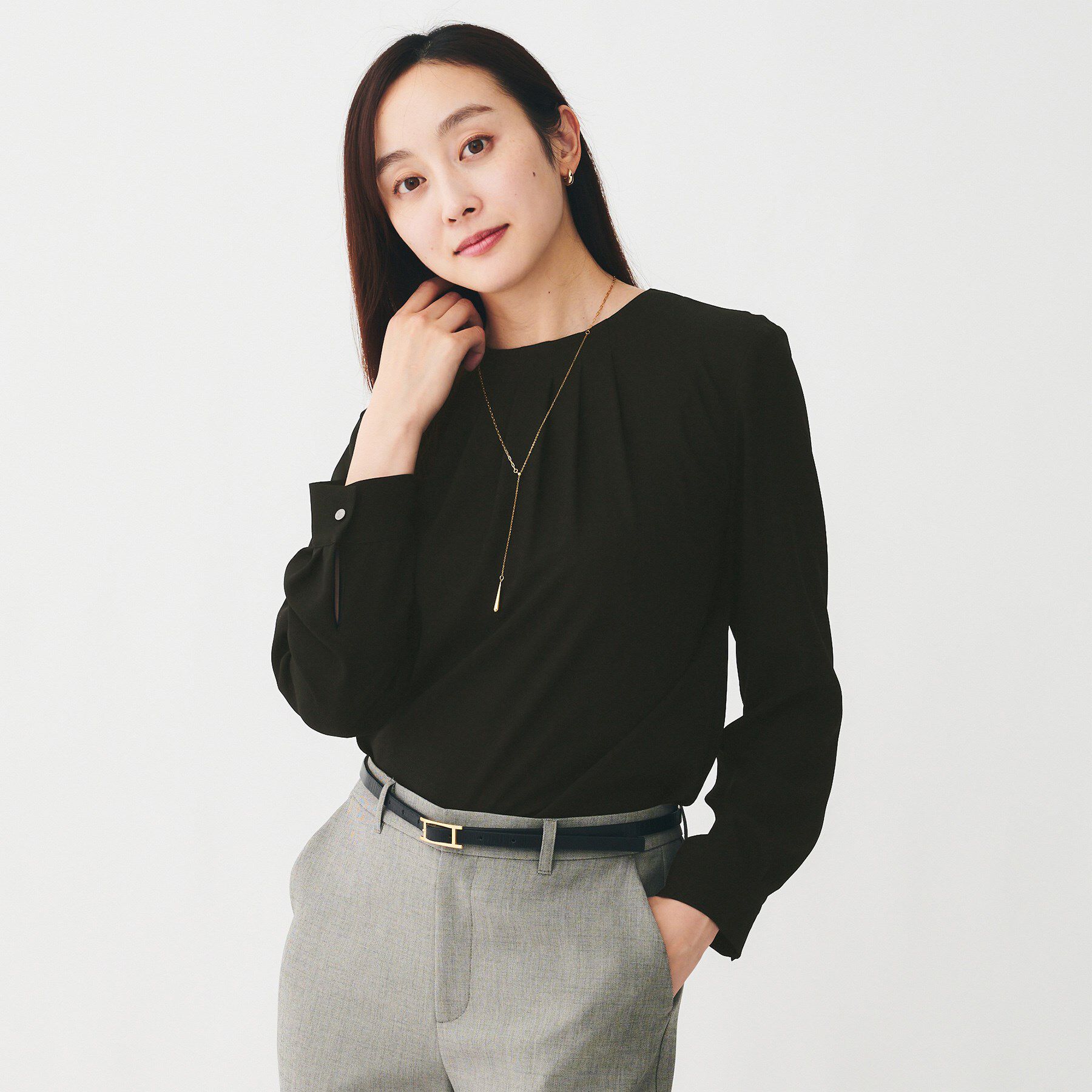 UNTITLED「【洗える/フォーマル/スーツインナー】タックブラウス」|シャツ・ブラウス|ブラック(019)