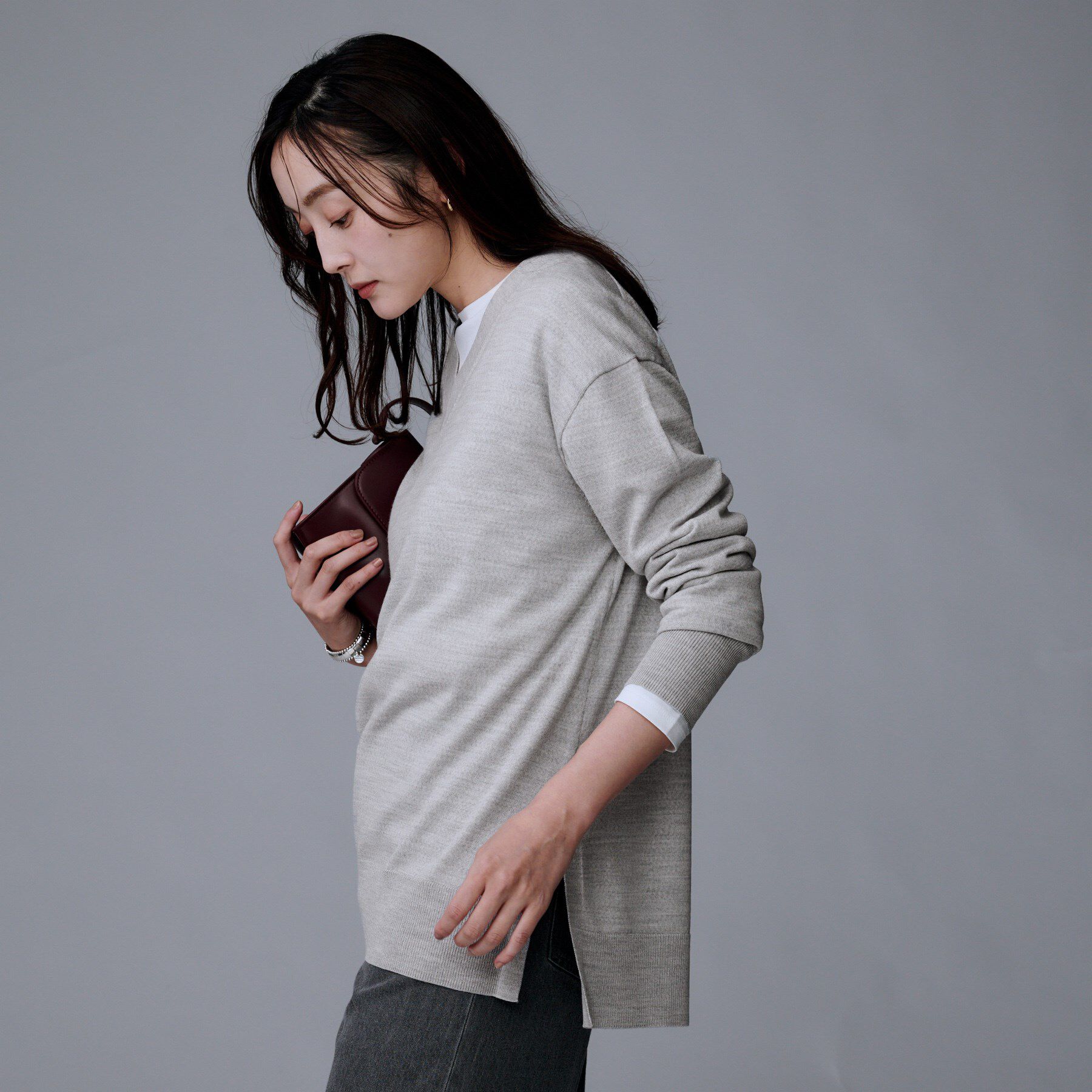 UNTITLED「【洗える/薄手/ウール100%】Vネックロングウールニット」|ニット・セーター|