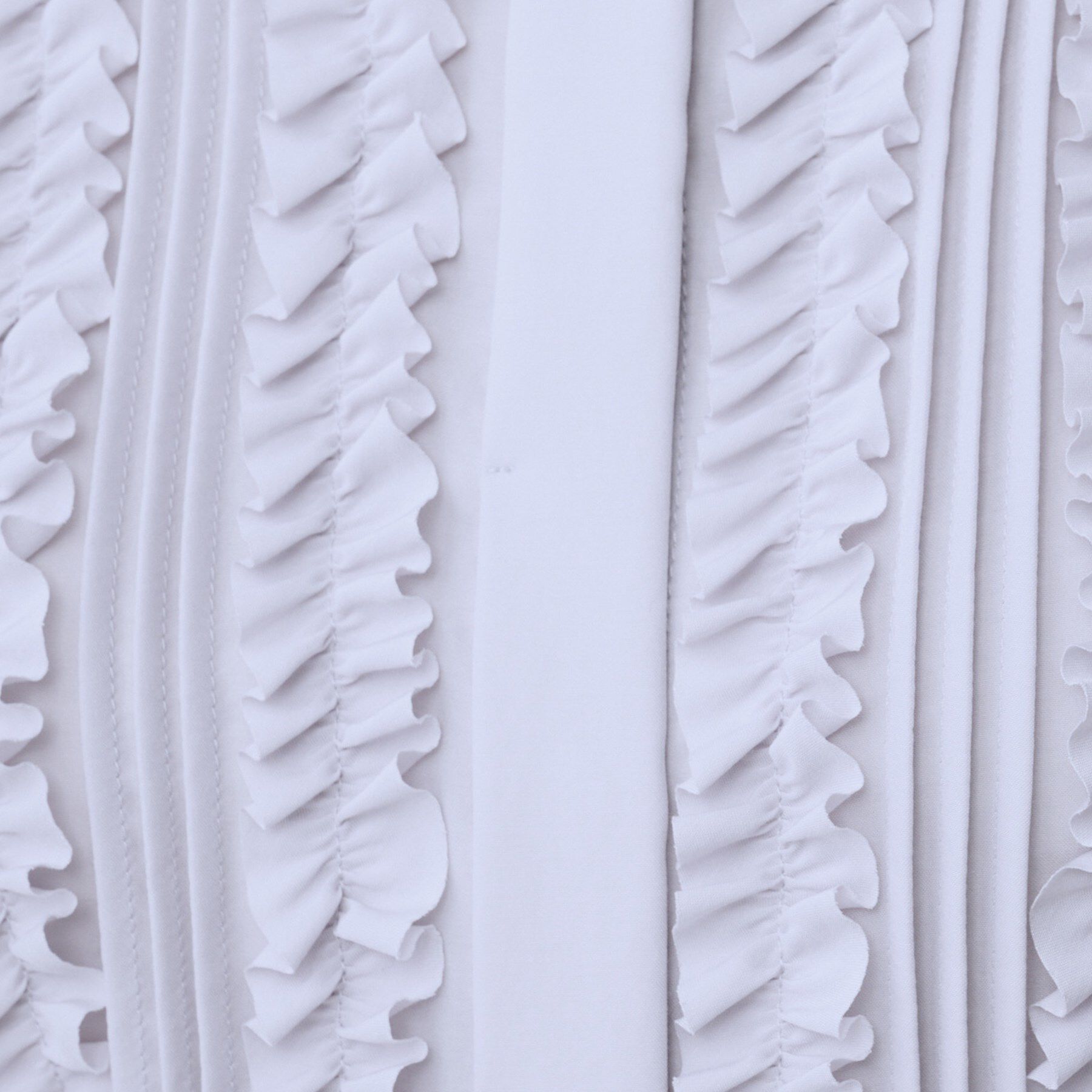 UNTITLED「【1枚で着映え/オンオフ着回し】フリルサテンブラウス」|シャツ・ブラウス|