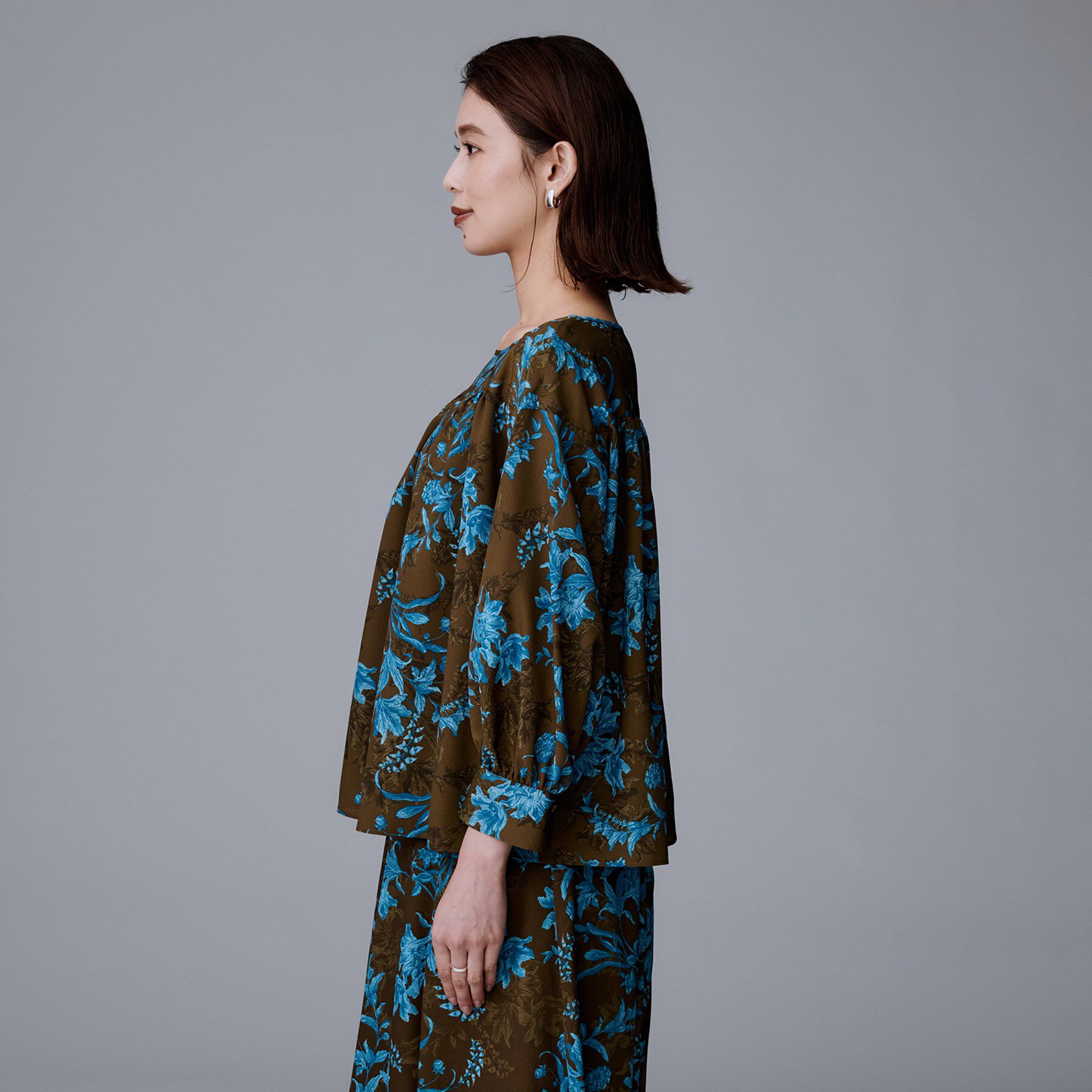 UNTITLED「【洗える/セットアップ可能】オーナメントフラワー ブラウス」|シャツ・ブラウス|