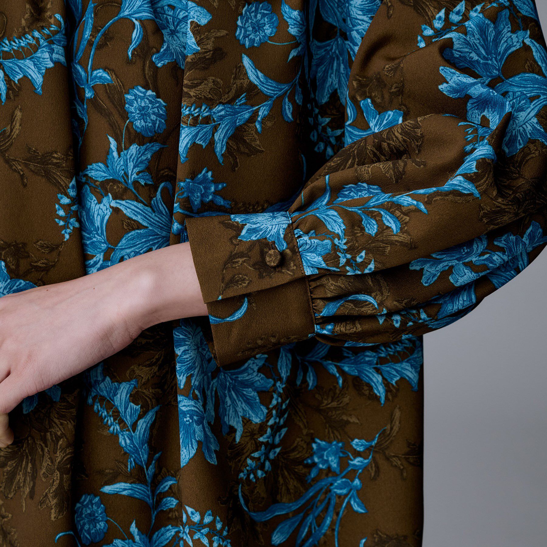 UNTITLED「【洗える/セットアップ可能】オーナメントフラワー ブラウス」|シャツ・ブラウス|