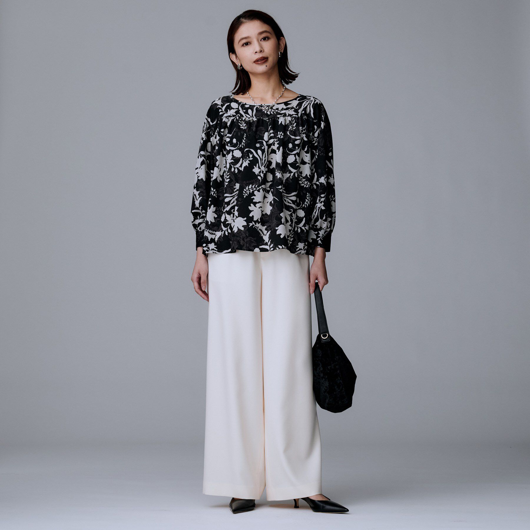 UNTITLED「【洗える/セットアップ可能】オーナメントフラワー ブラウス」|シャツ・ブラウス|